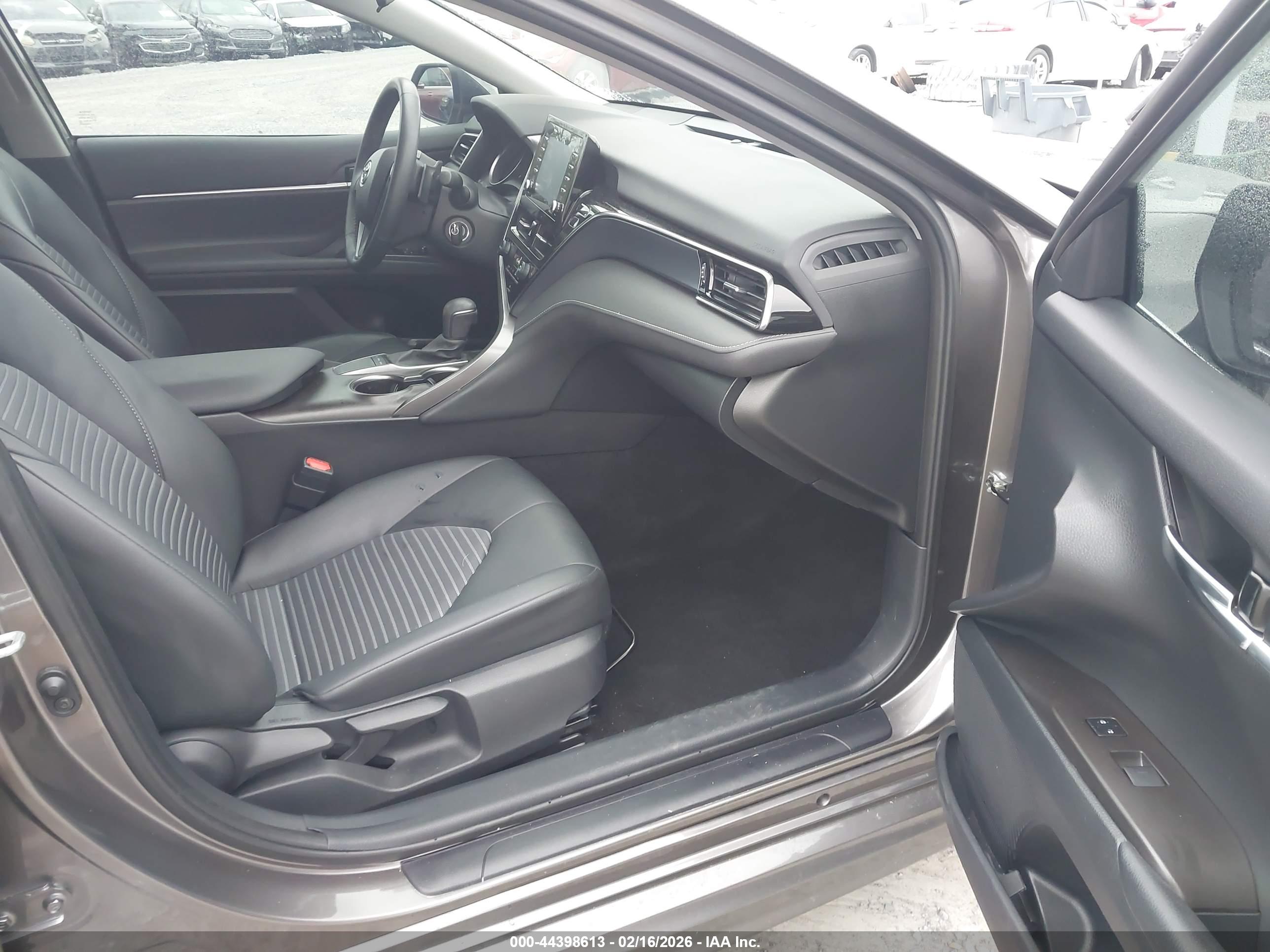 TOYOTA CAMRY image 5