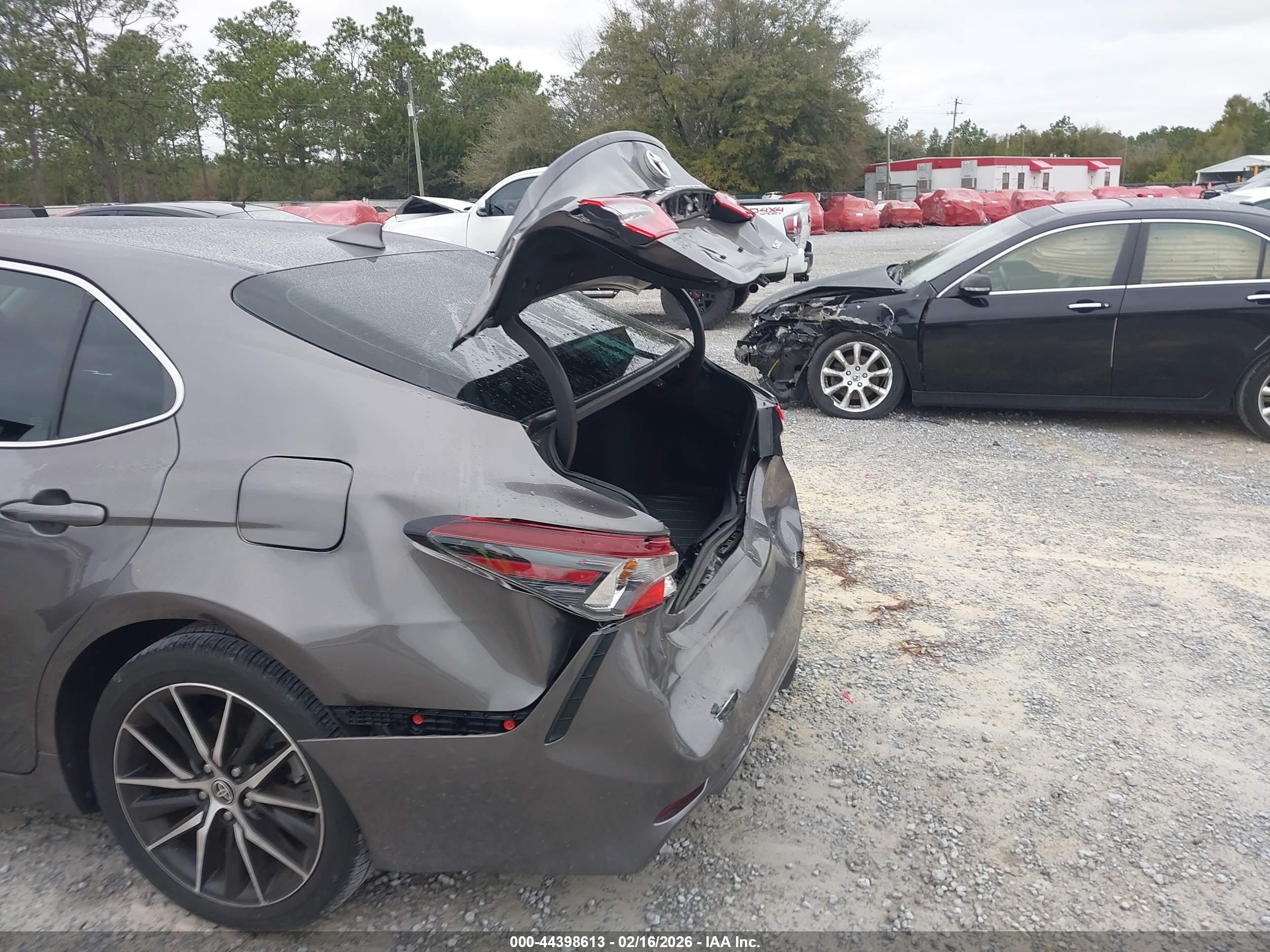 TOYOTA CAMRY image 6