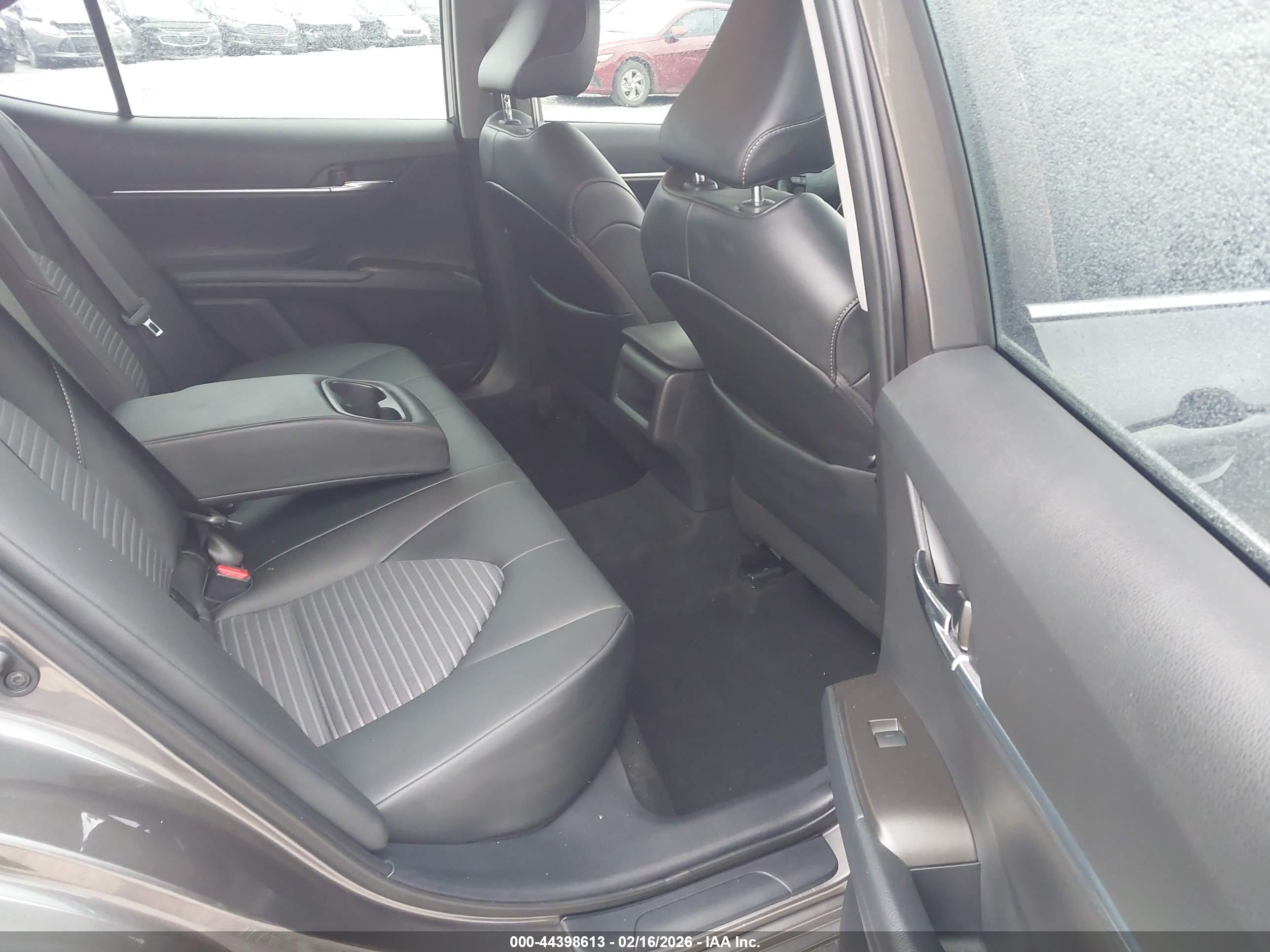 TOYOTA CAMRY image 8
