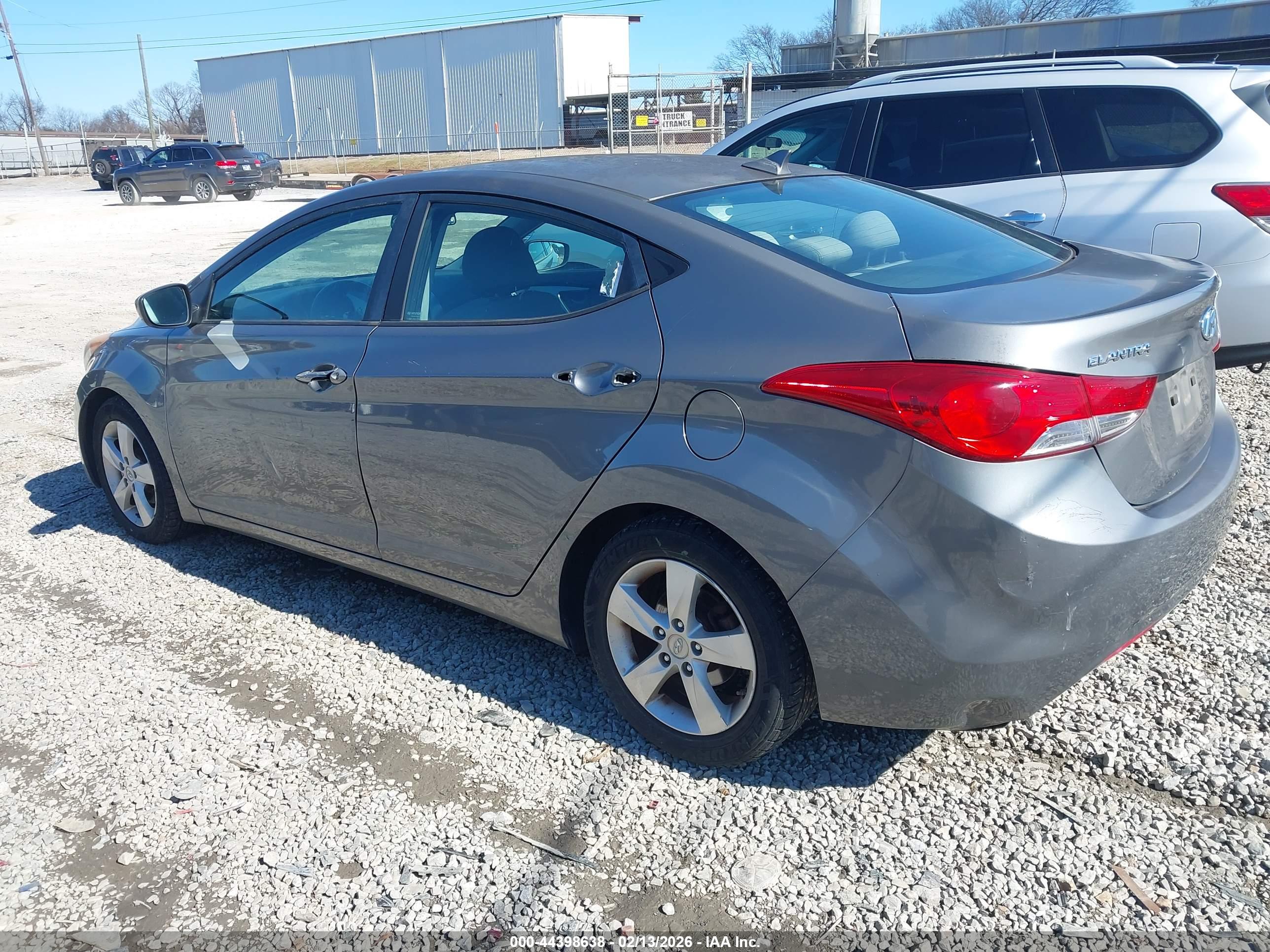 HYUNDAI ELANTRA image 3