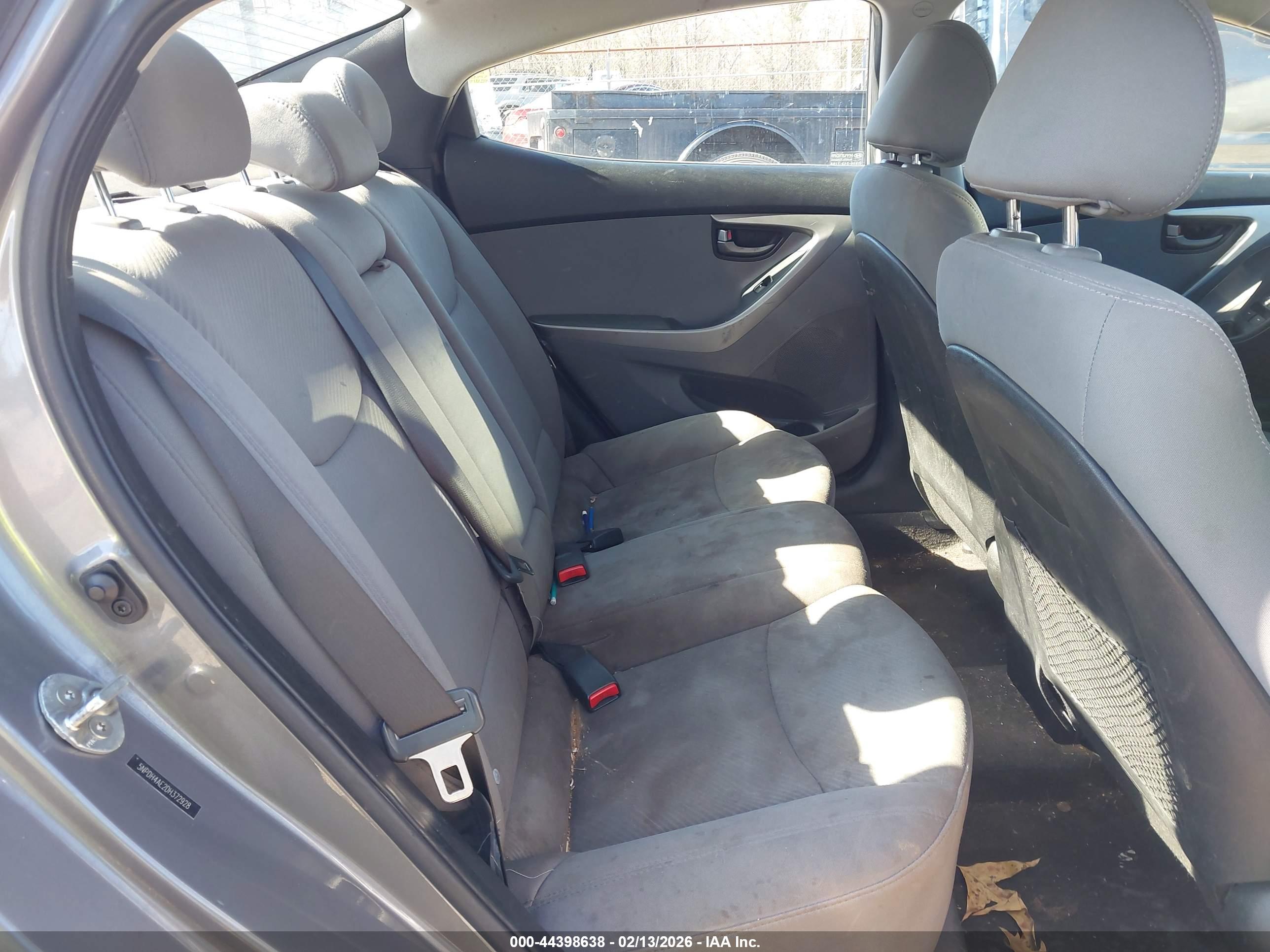HYUNDAI ELANTRA image 8