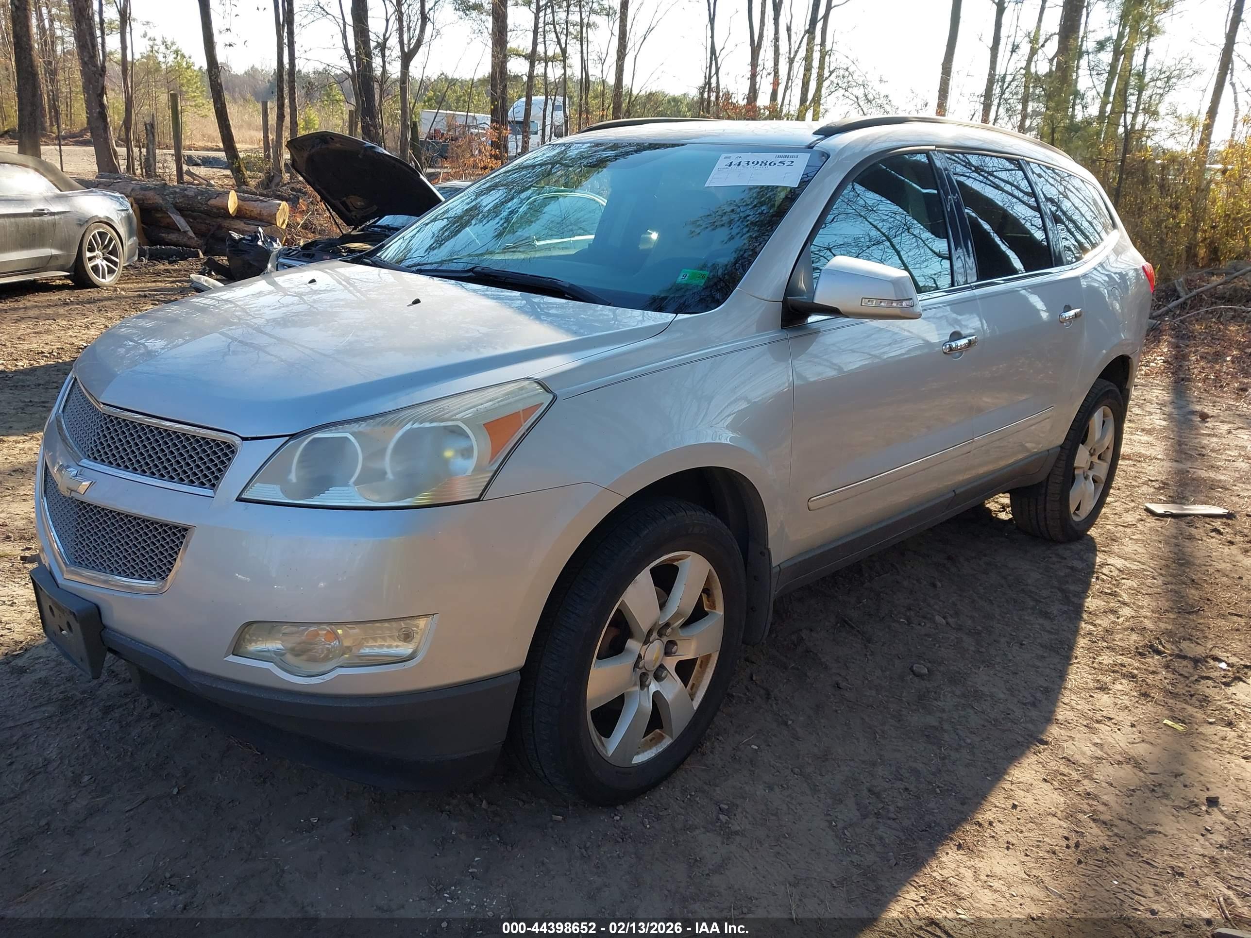 CHEVROLET TRAVERSE image 2