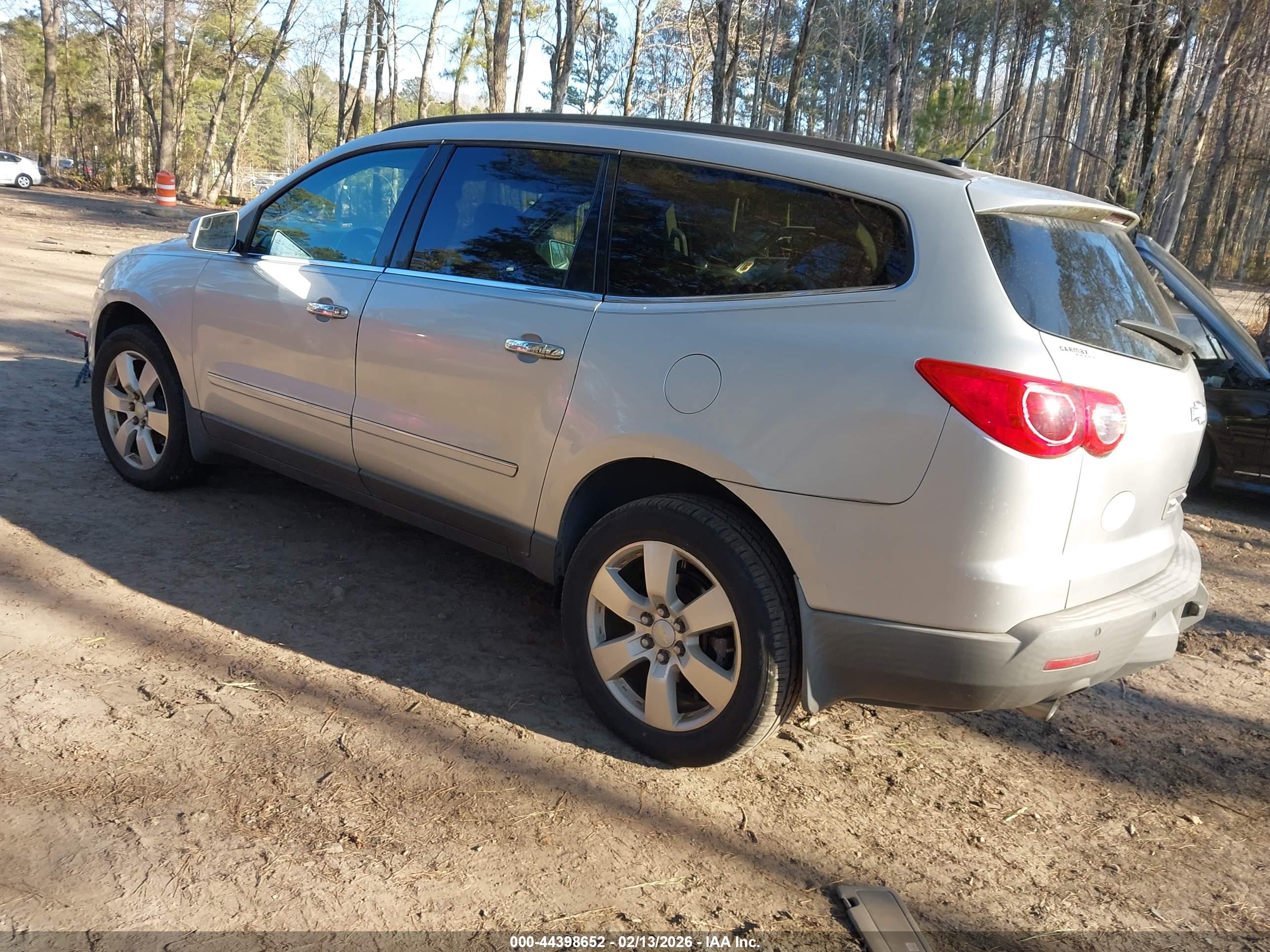 CHEVROLET TRAVERSE image 3