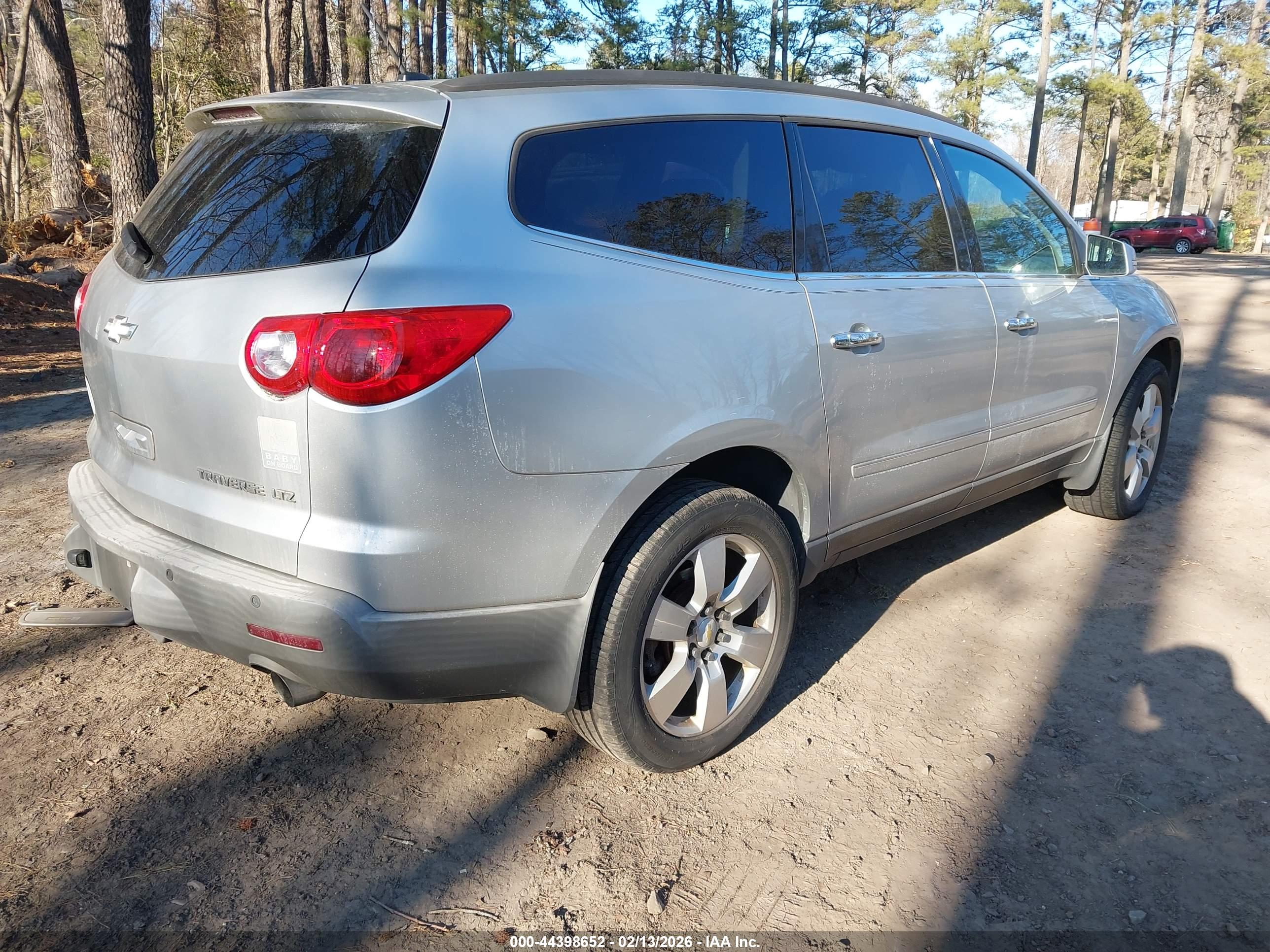 CHEVROLET TRAVERSE image 4