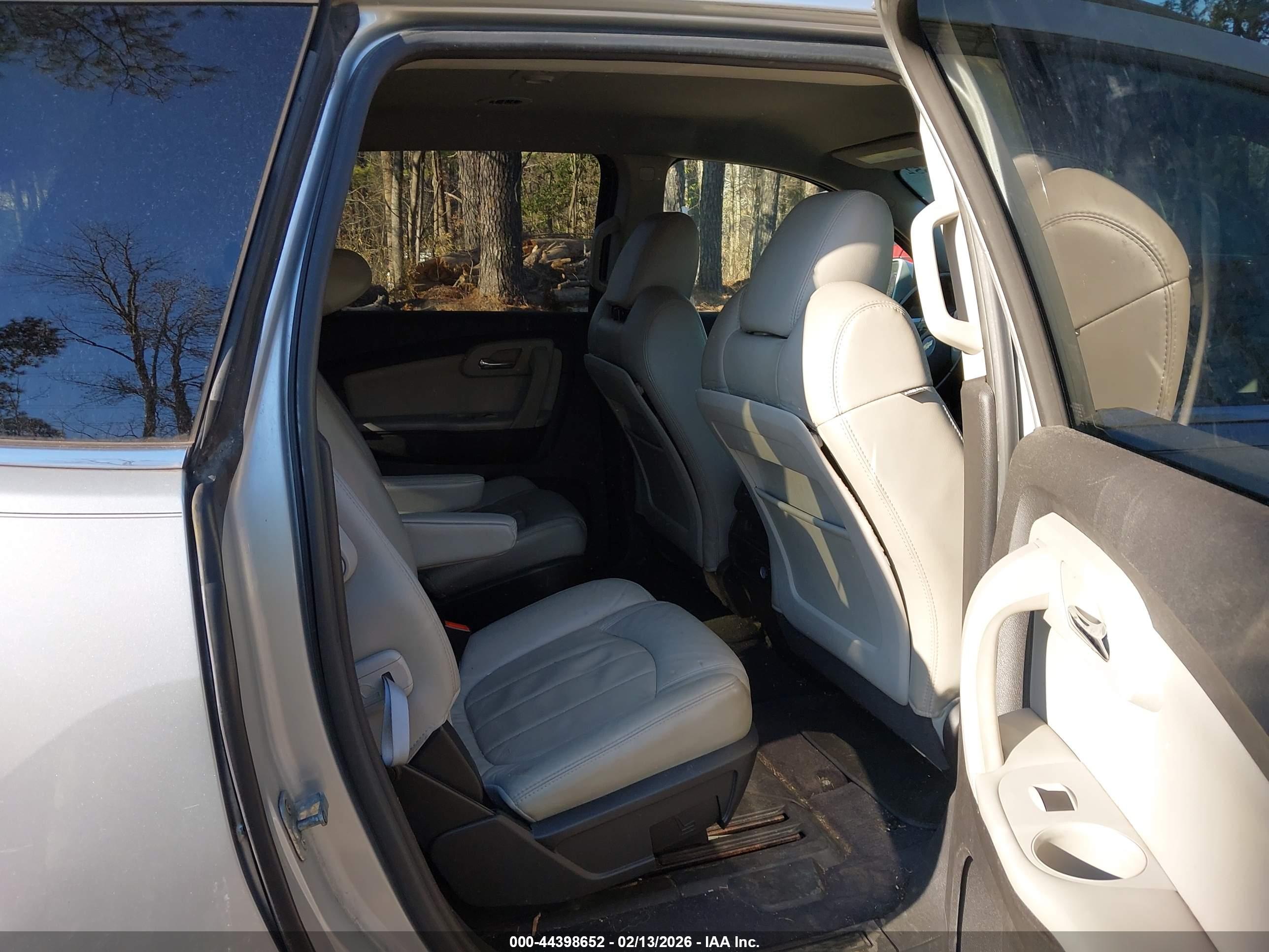 CHEVROLET TRAVERSE image 8