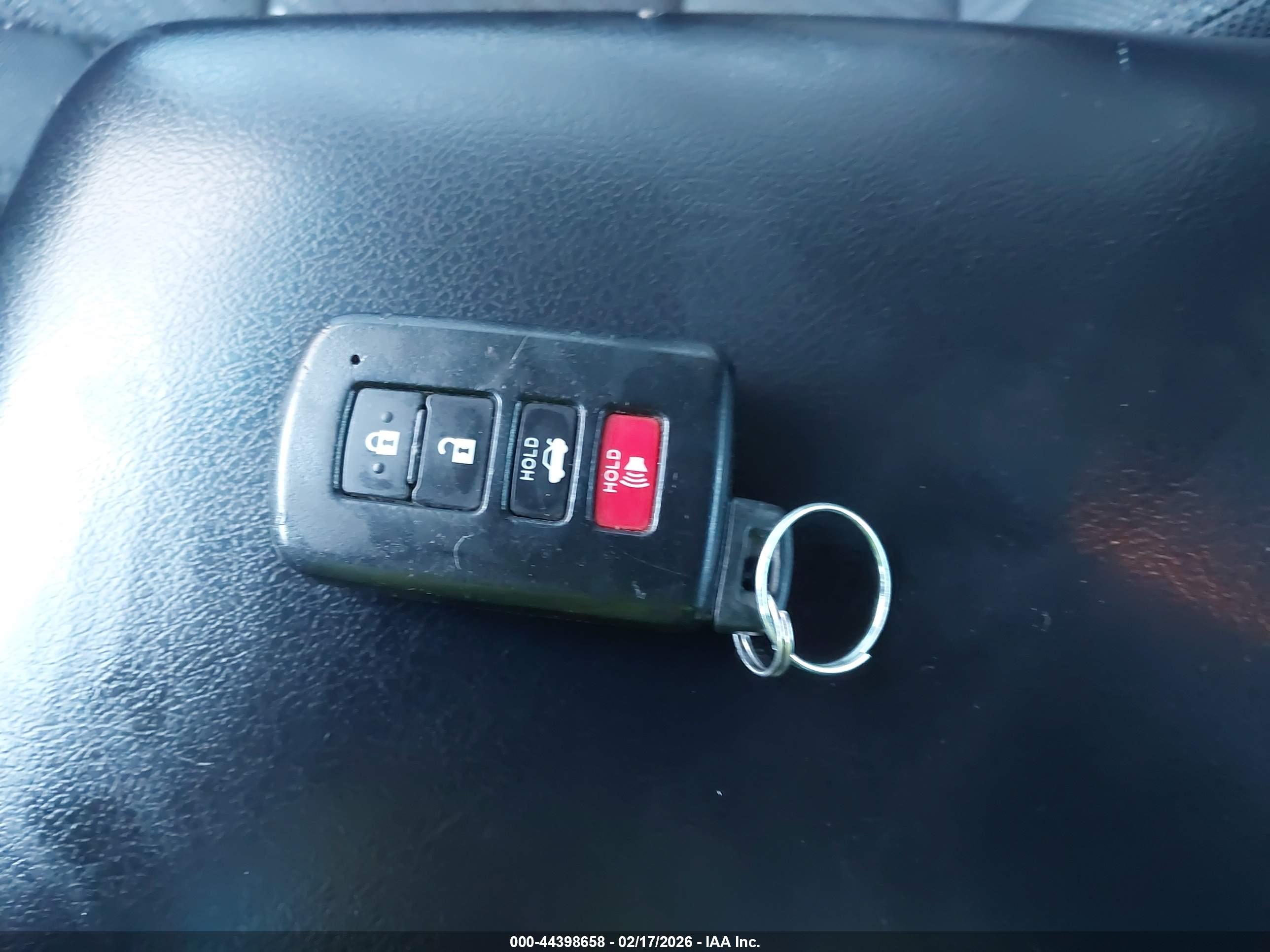 TOYOTA CAMRY image 11
