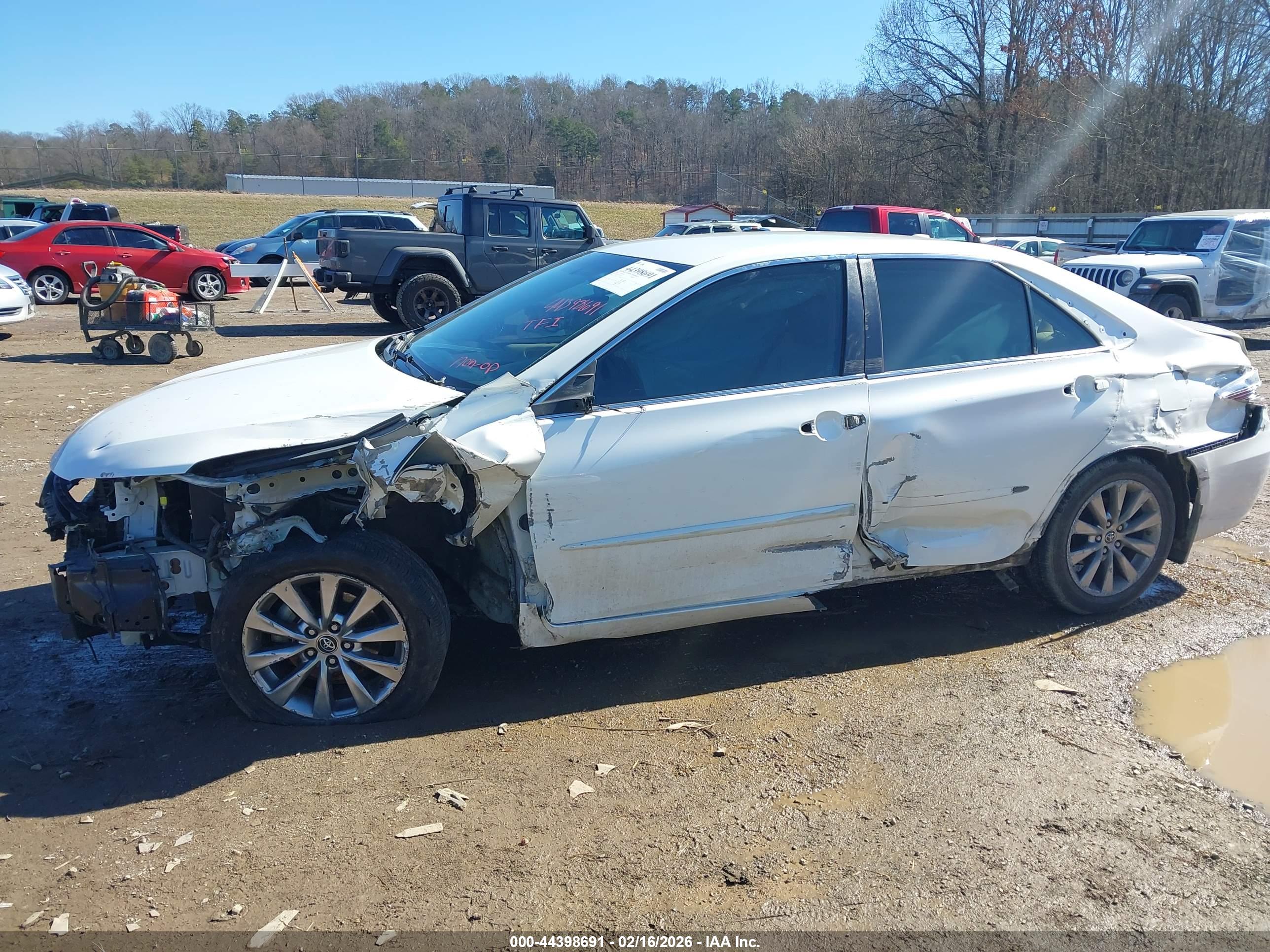 TOYOTA CAMRY image 6