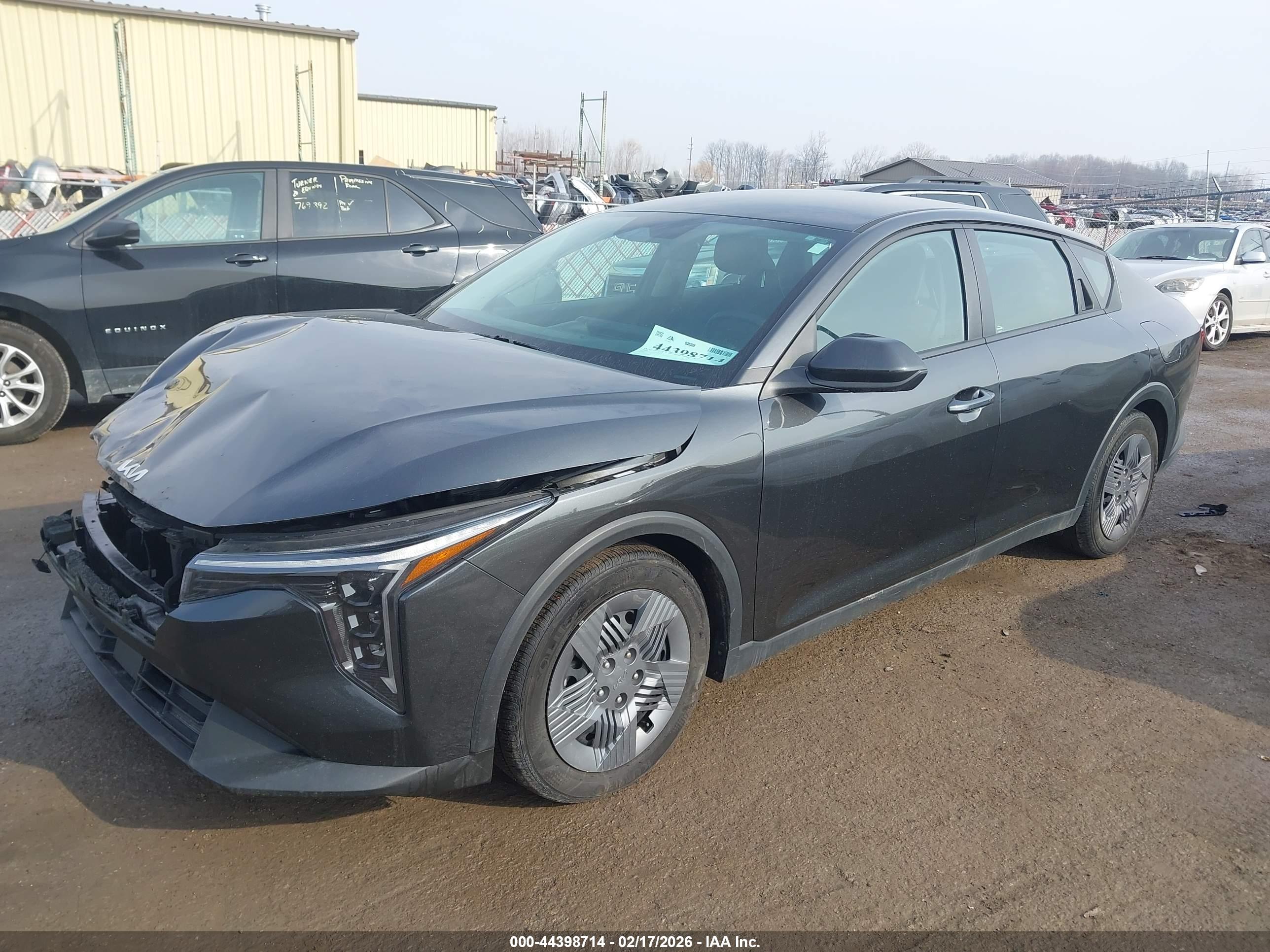 KIA K4 image 2