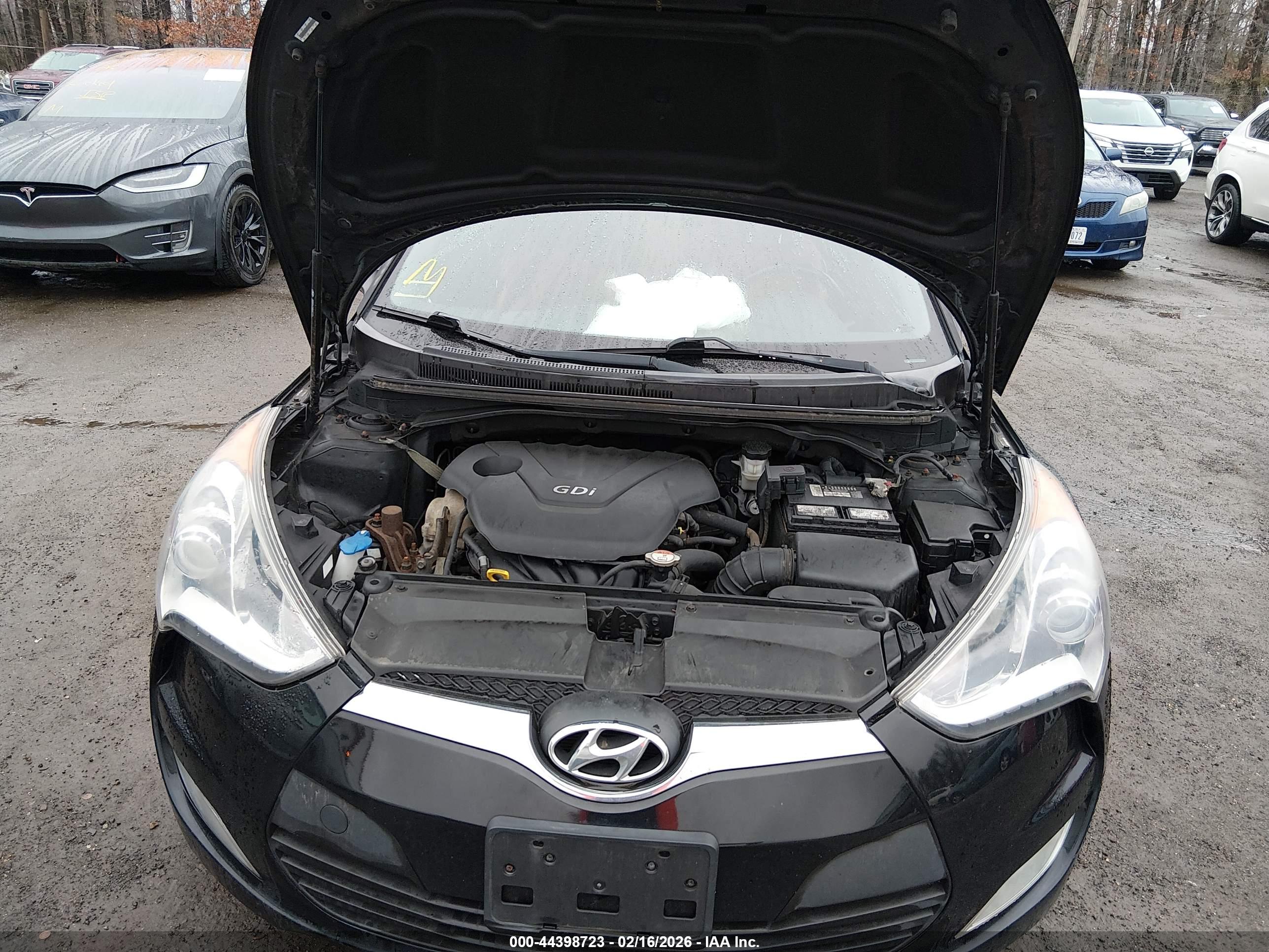 HYUNDAI VELOSTER image 10