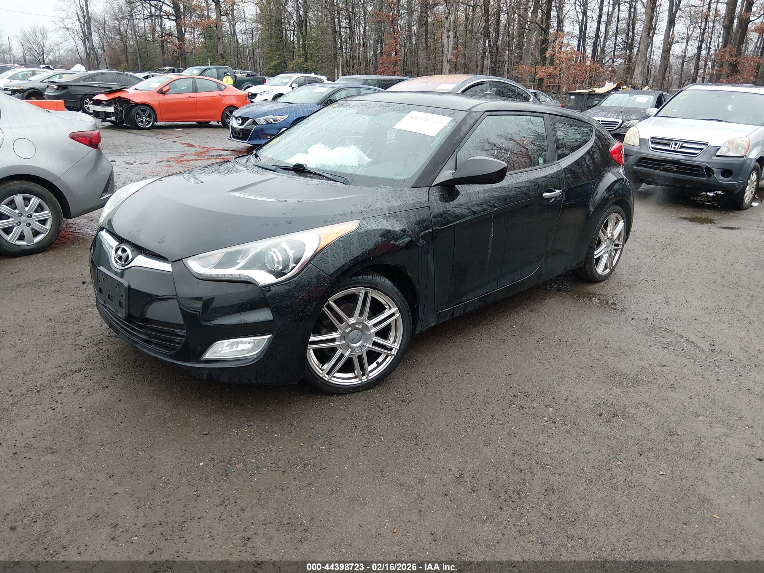 HYUNDAI VELOSTER image 2