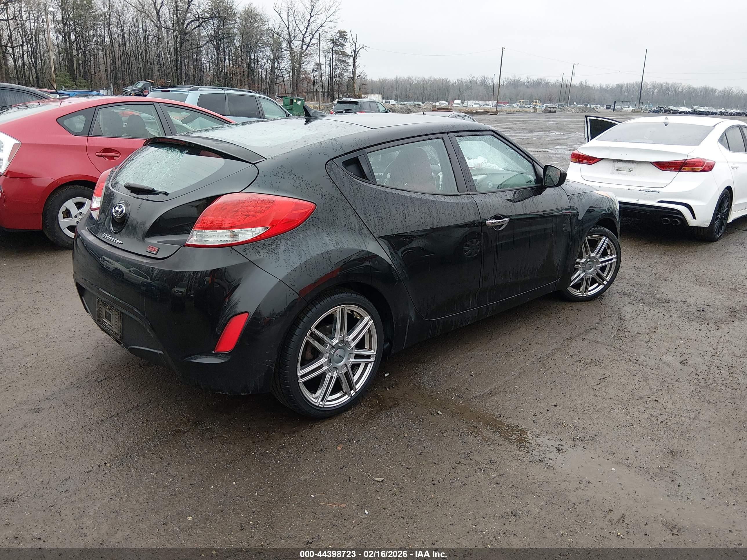 HYUNDAI VELOSTER image 4