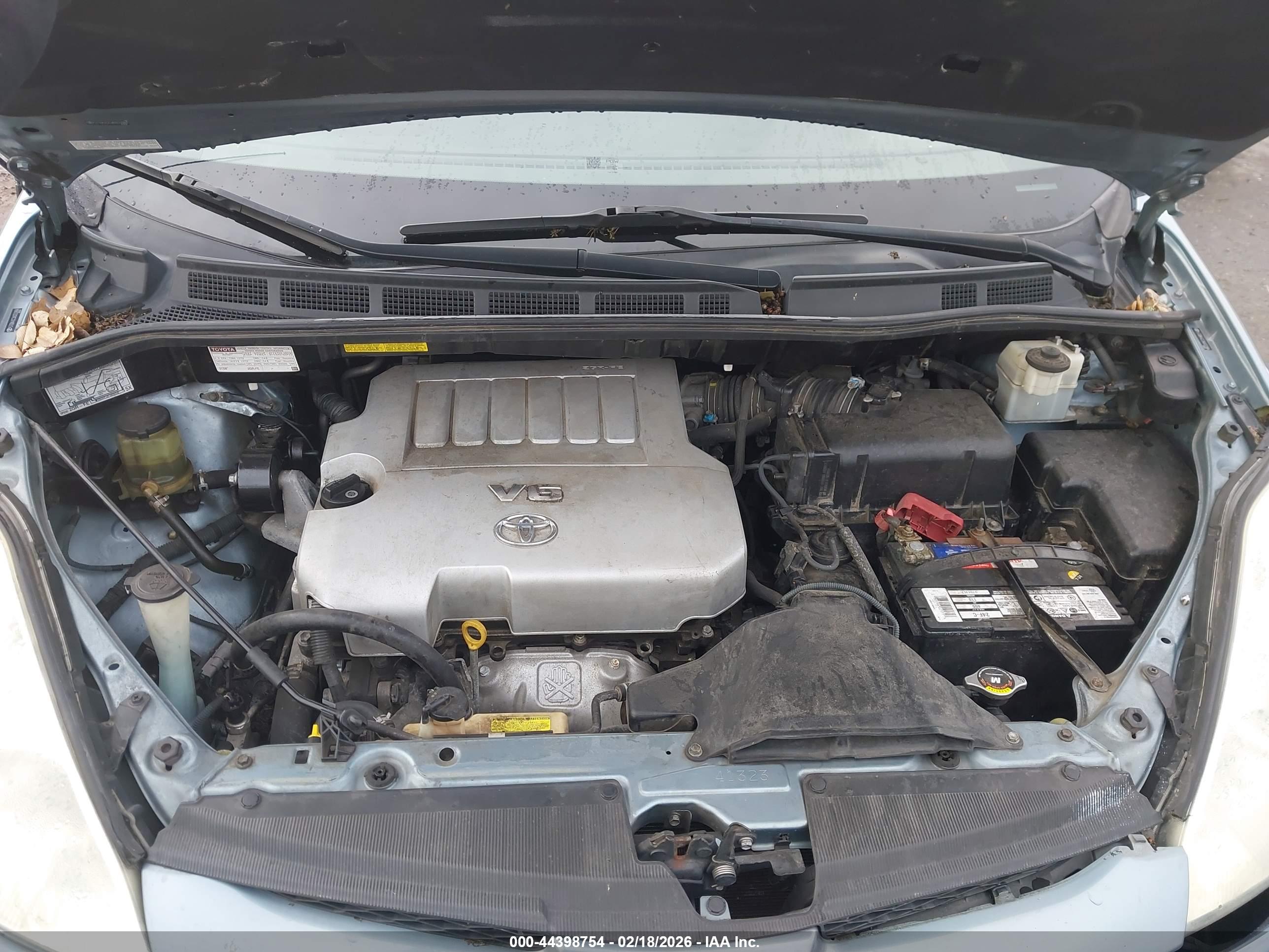 TOYOTA SIENNA image 10