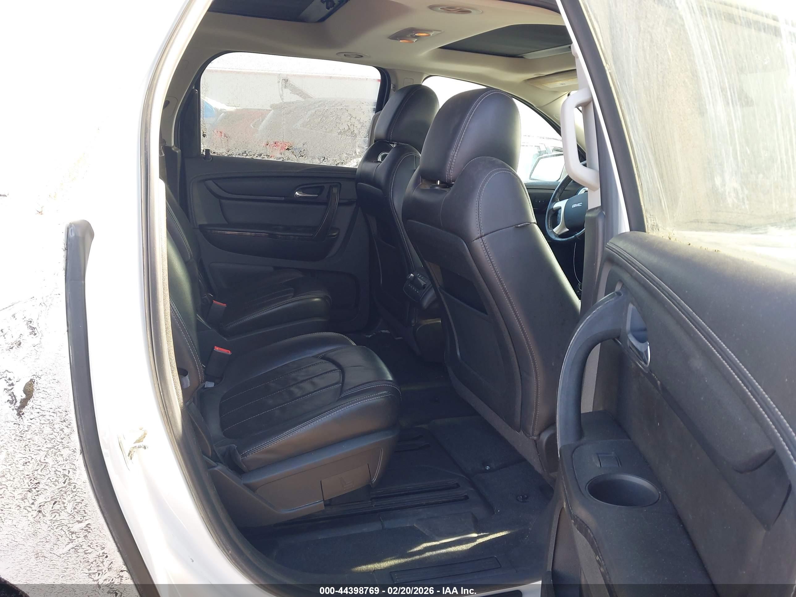 GMC ACADIA image 8