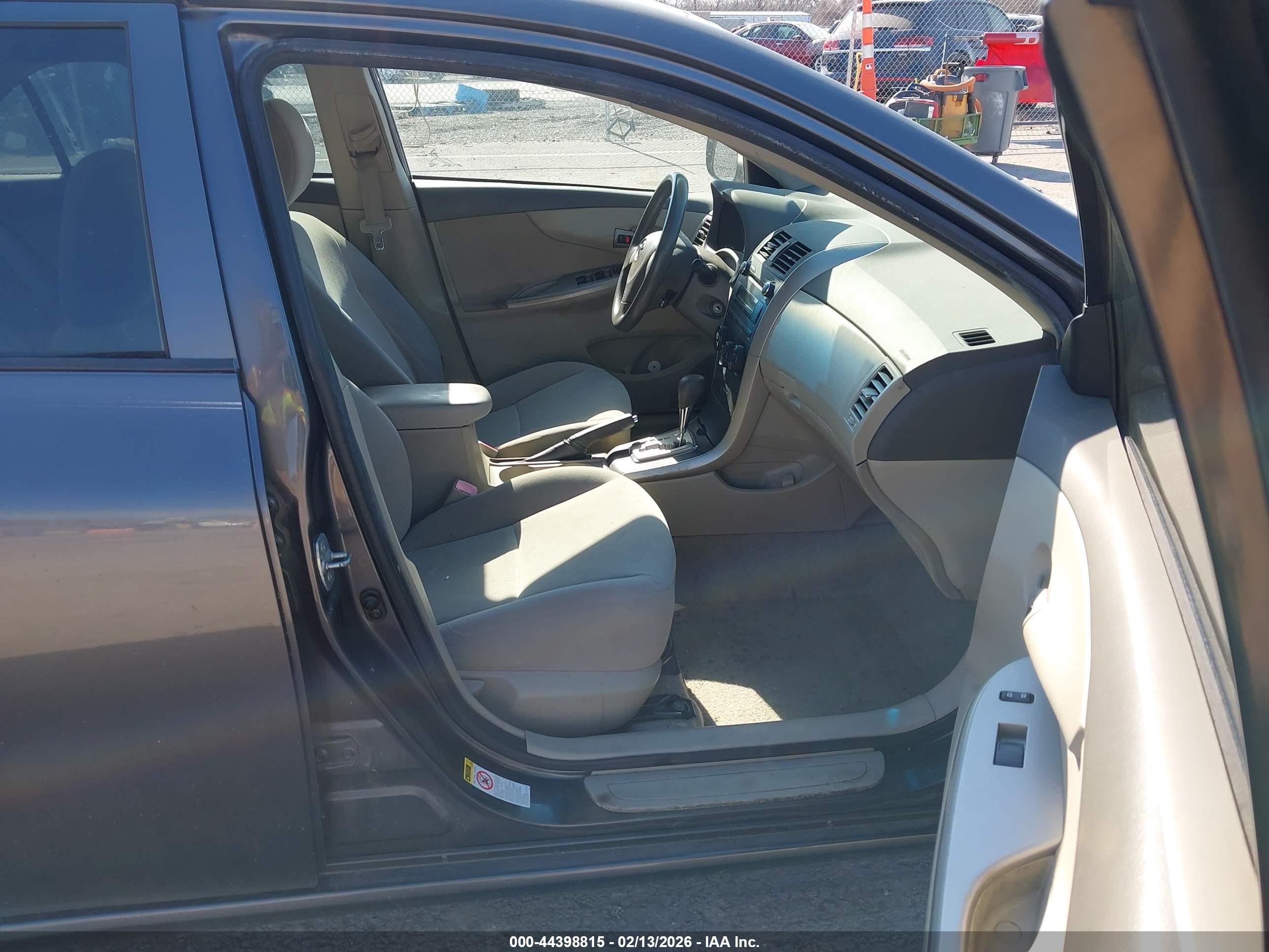 TOYOTA COROLLA image 5