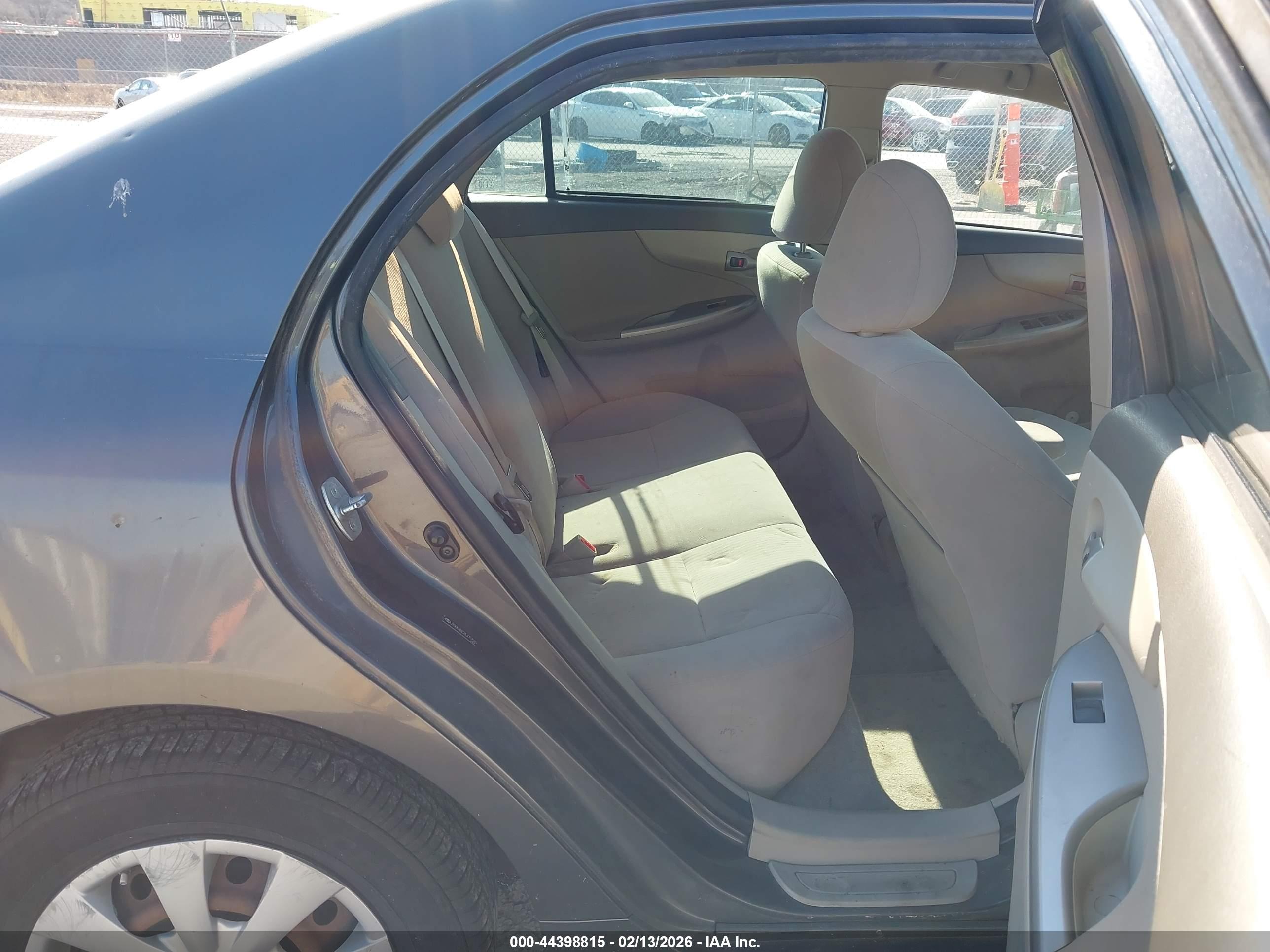 TOYOTA COROLLA image 8