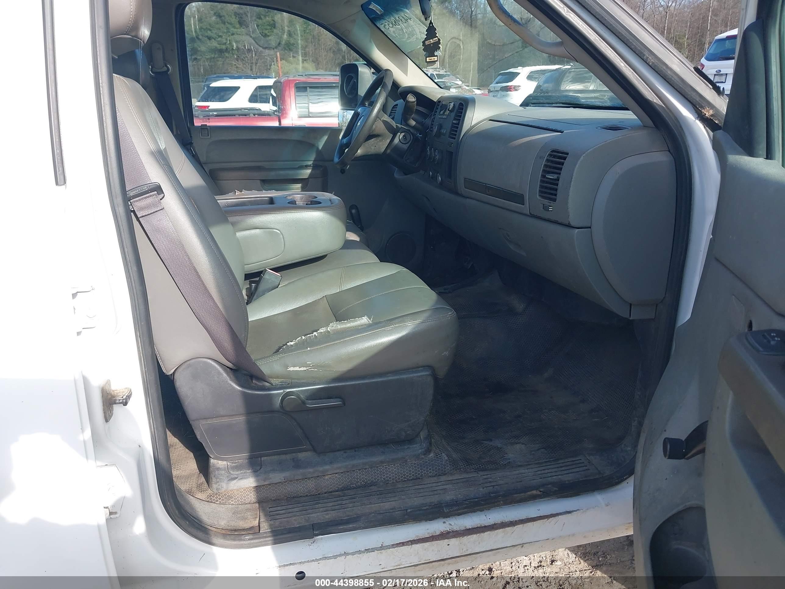 CHEVROLET SILVERADO image 5