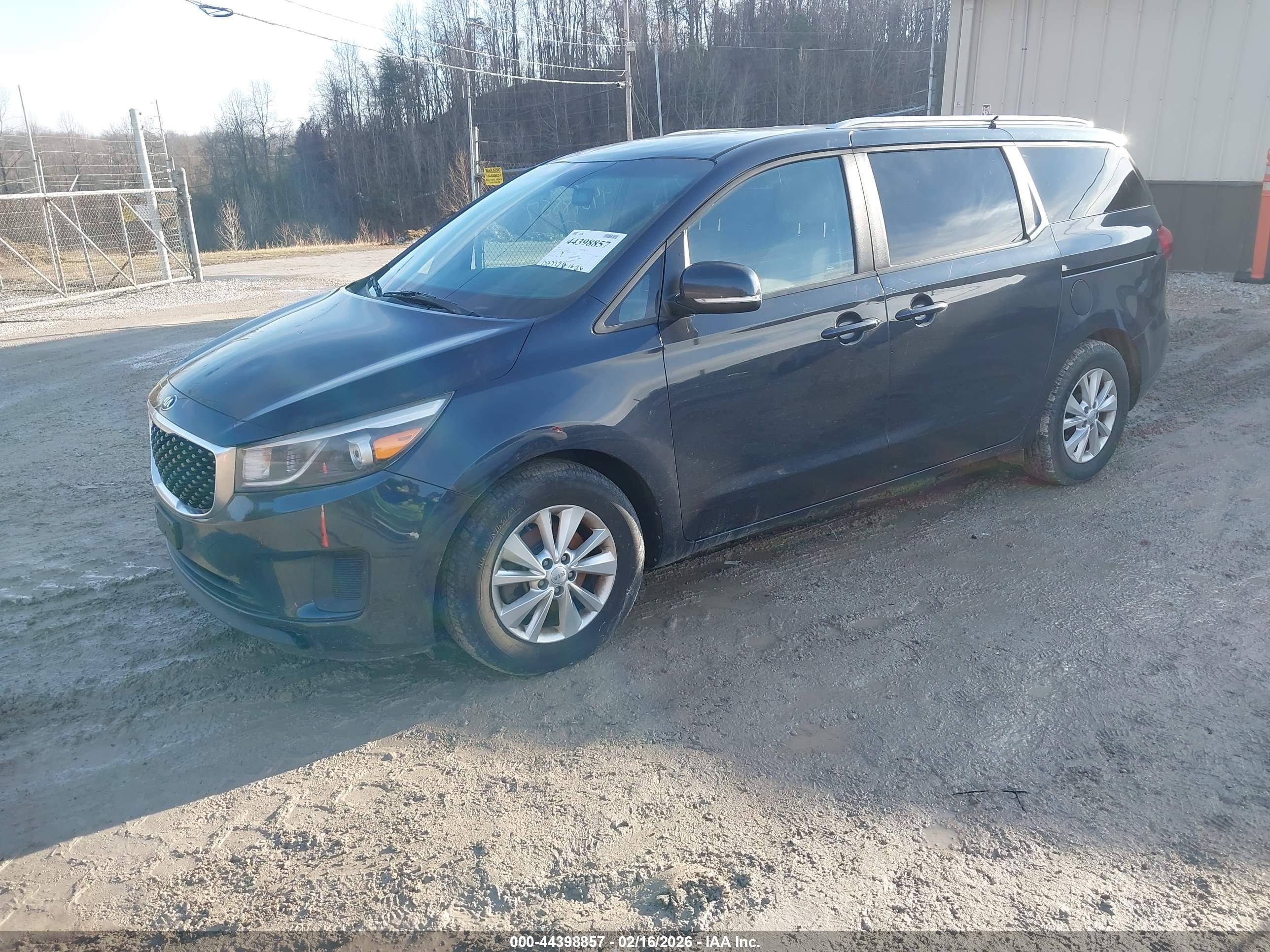 KIA SEDONA image 2