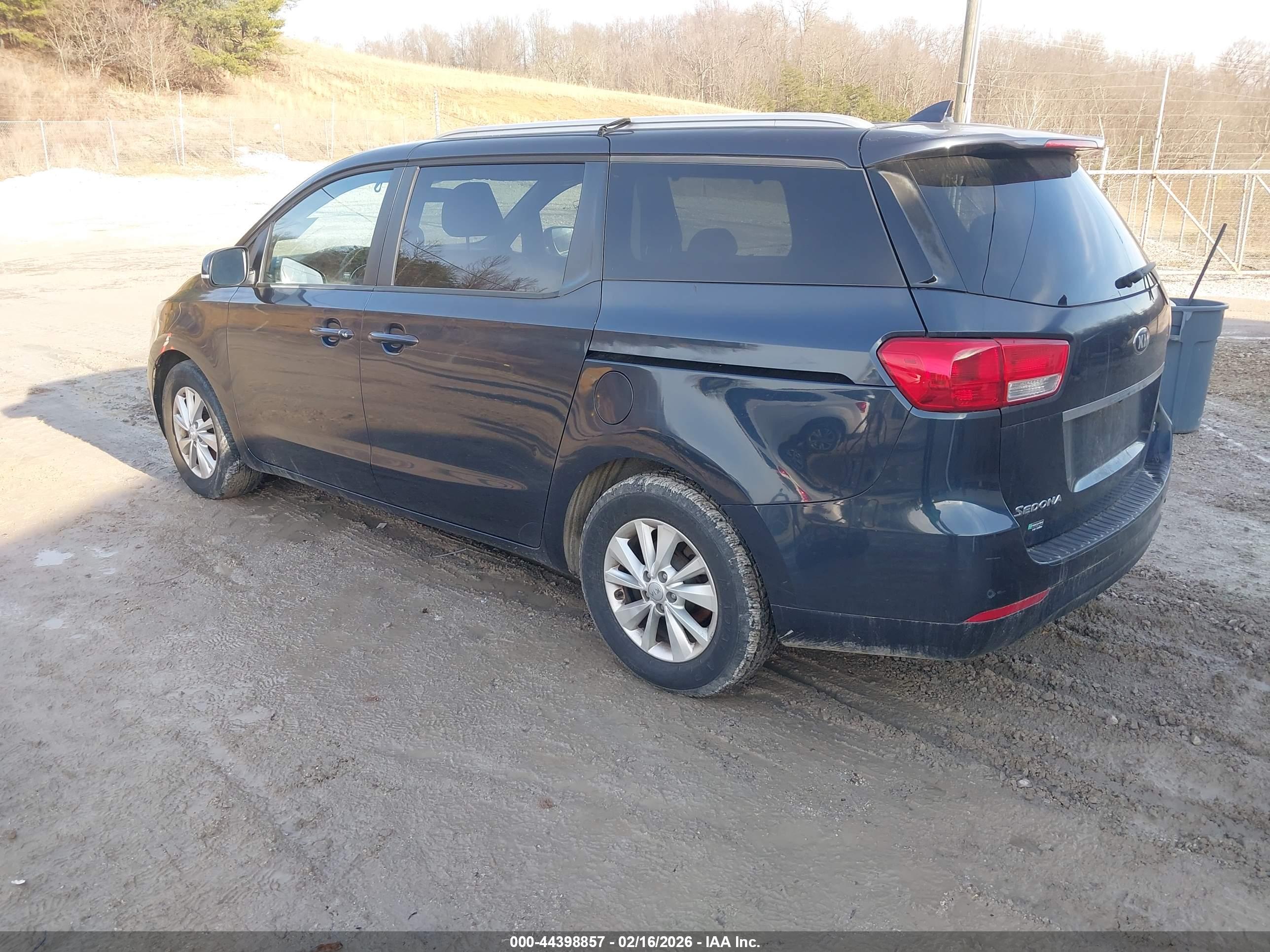 KIA SEDONA image 3