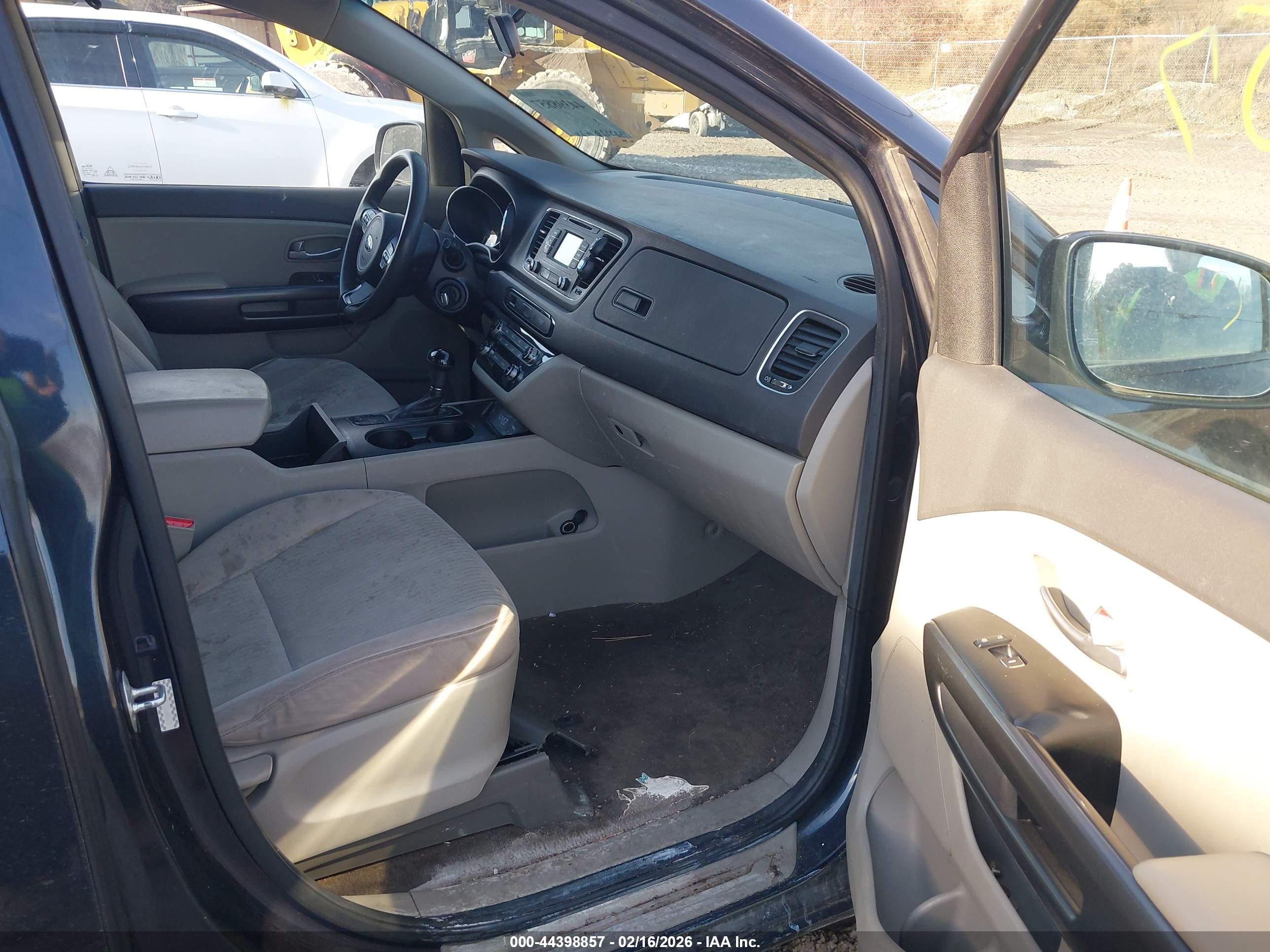 KIA SEDONA image 5
