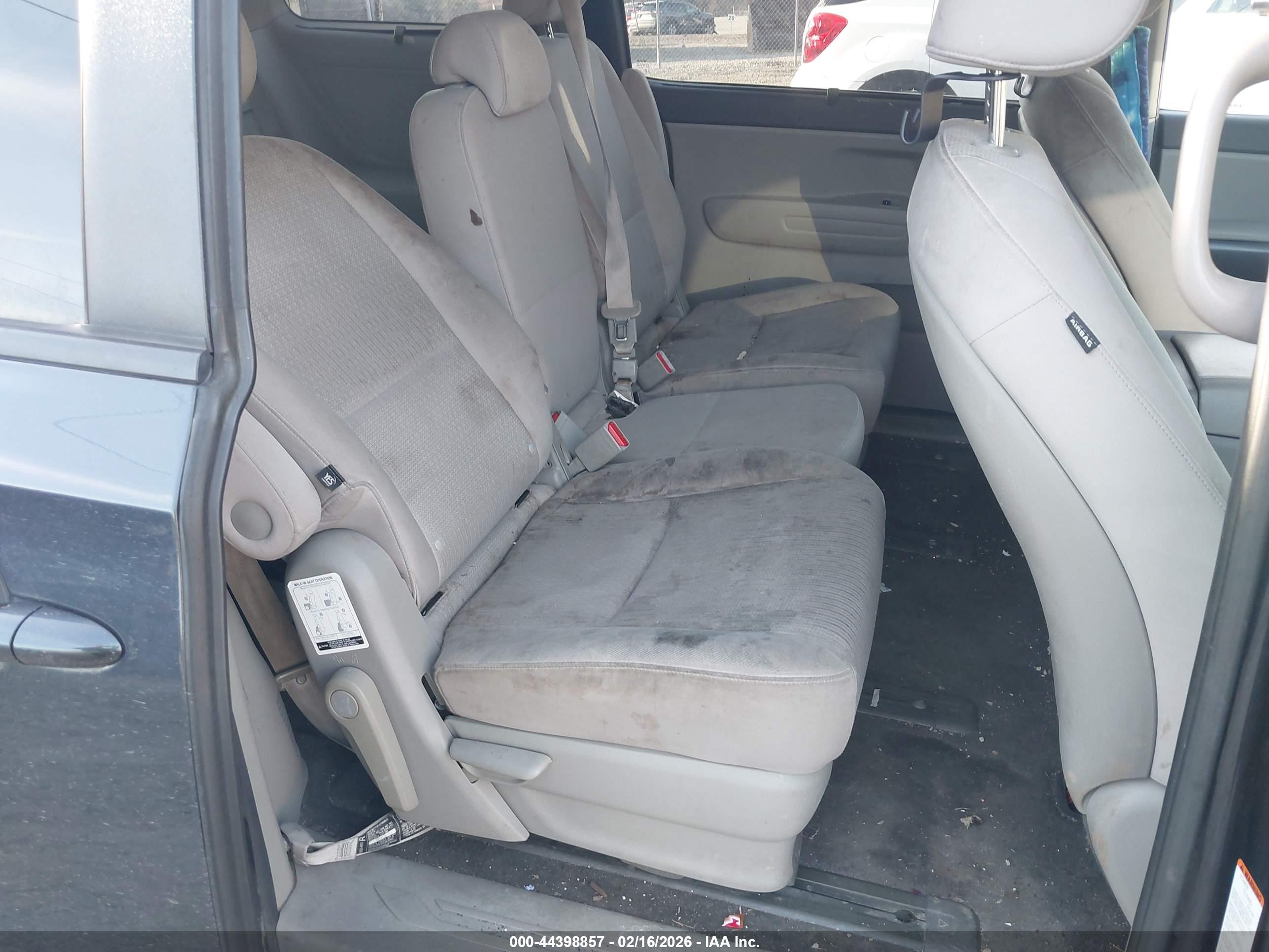 KIA SEDONA image 8