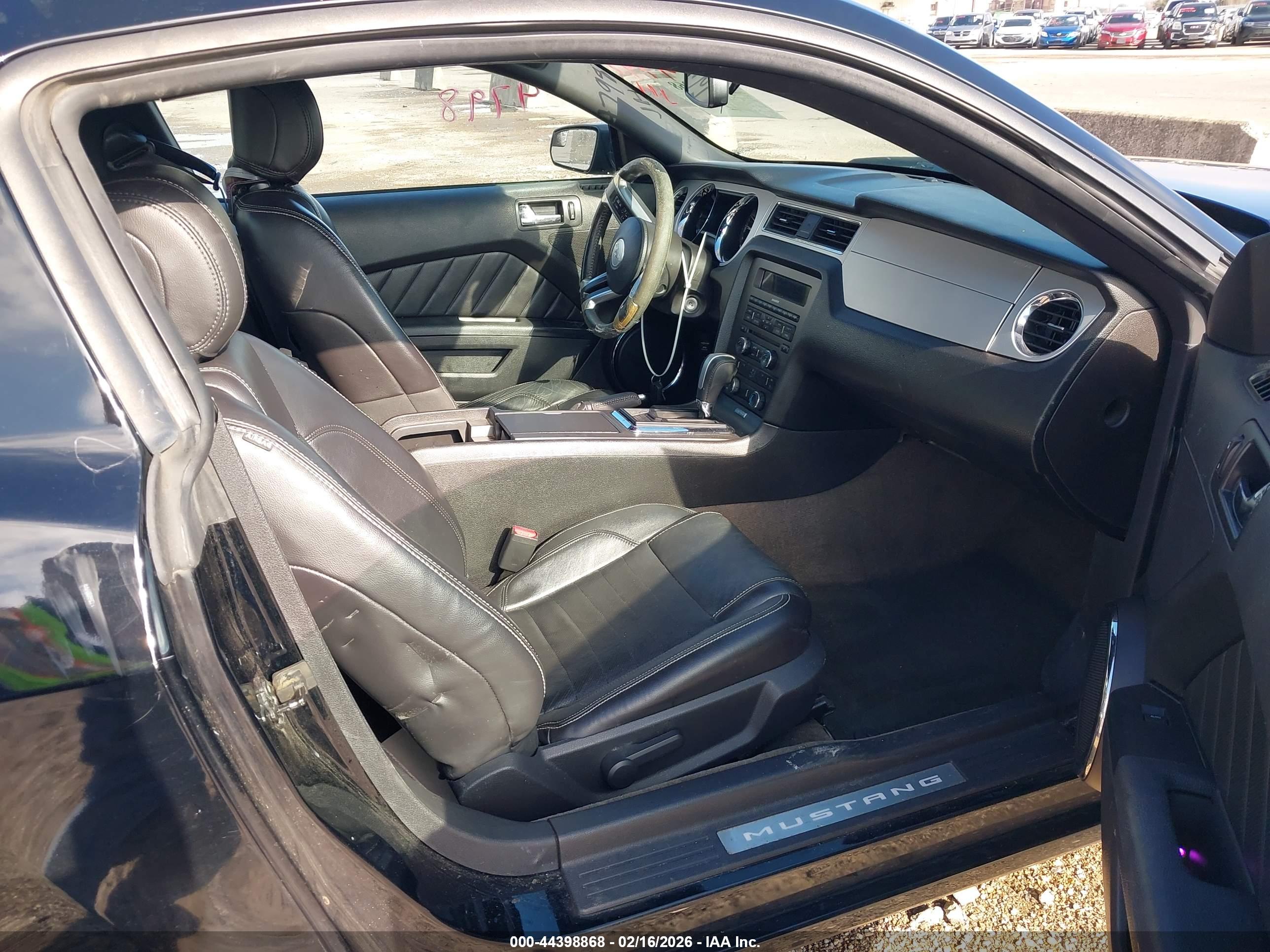 FORD MUSTANG image 5