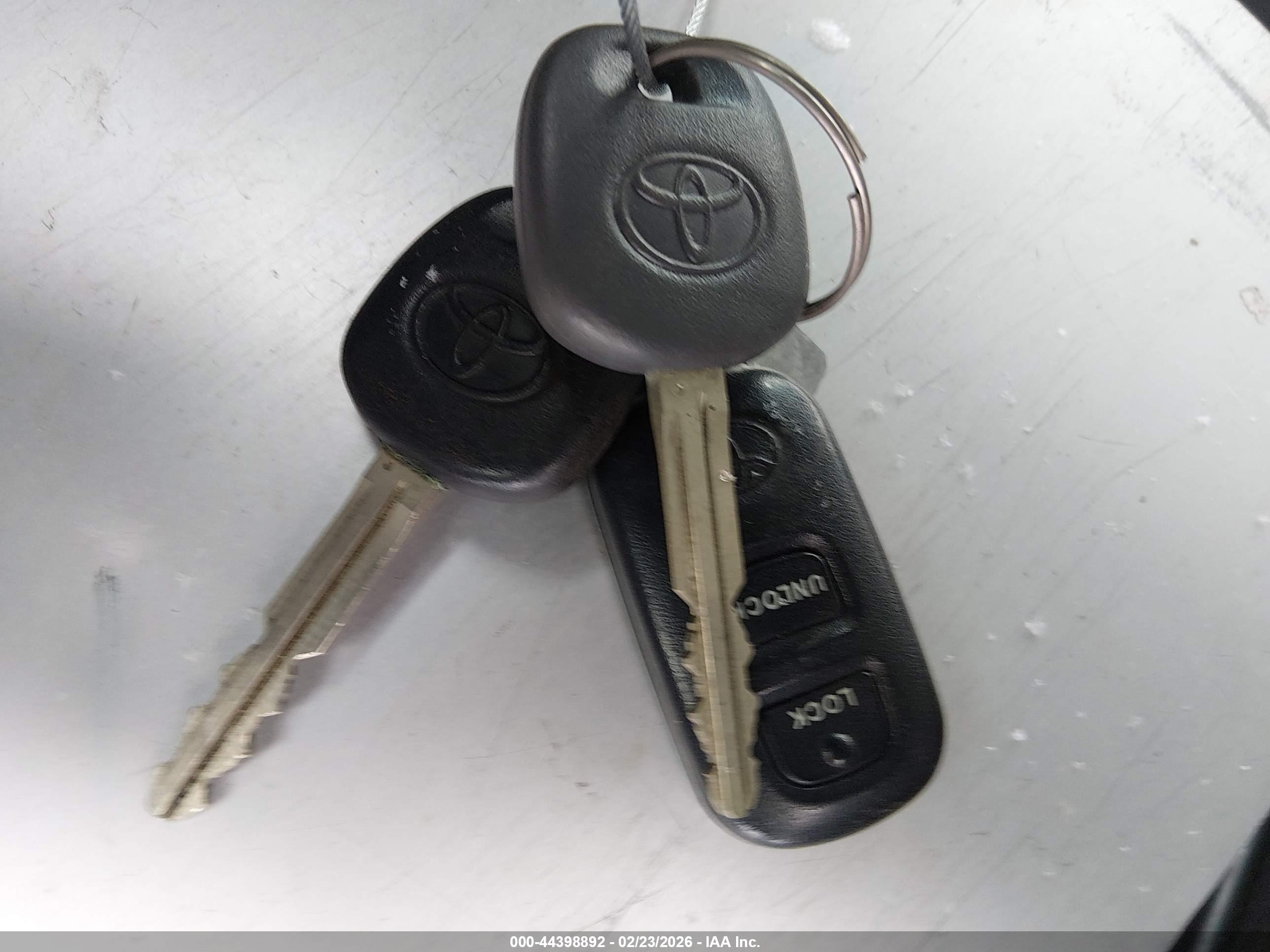 TOYOTA COROLLA image 11