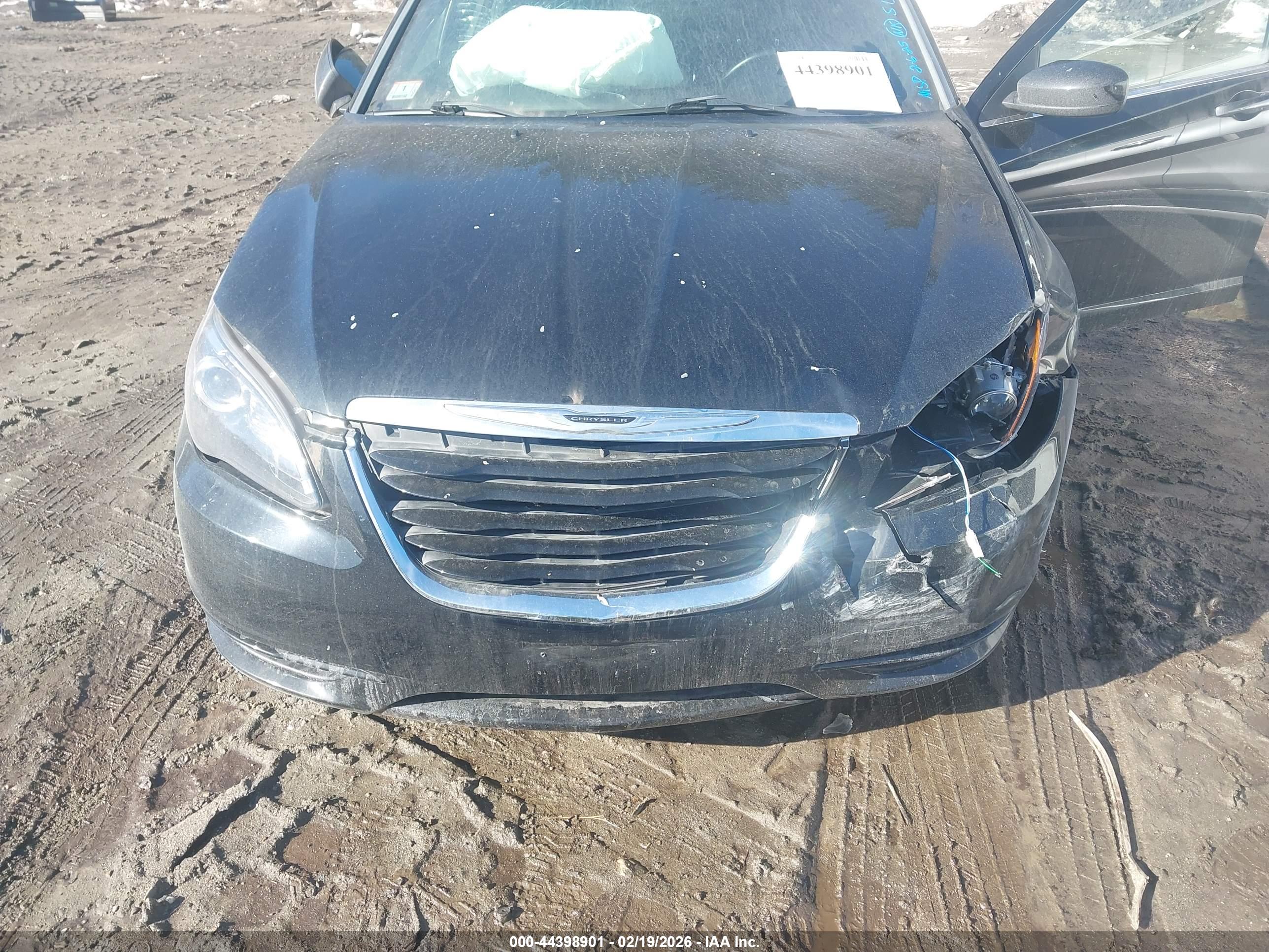 CHRYSLER 200 image 6