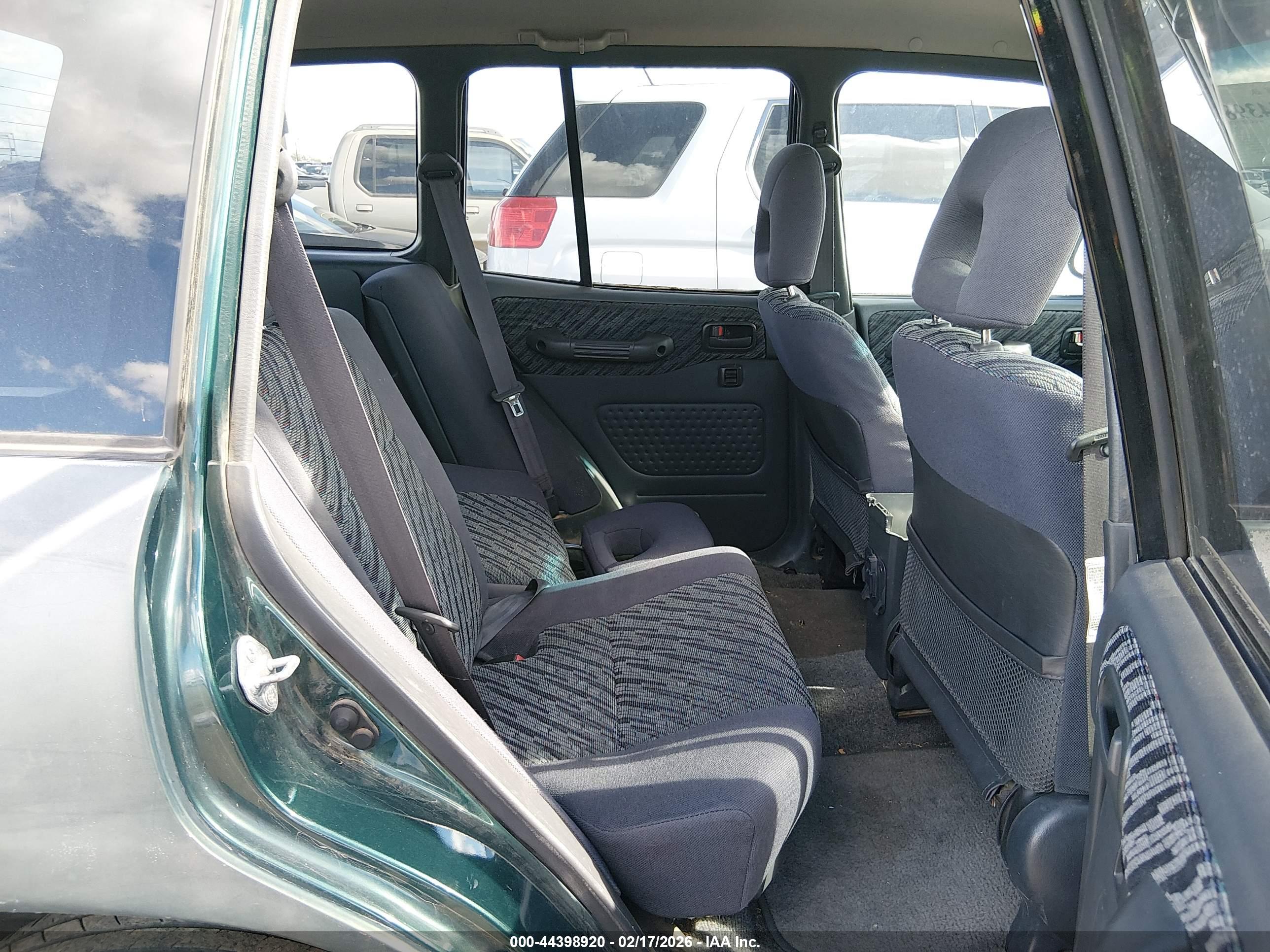 TOYOTA RAV4 image 8