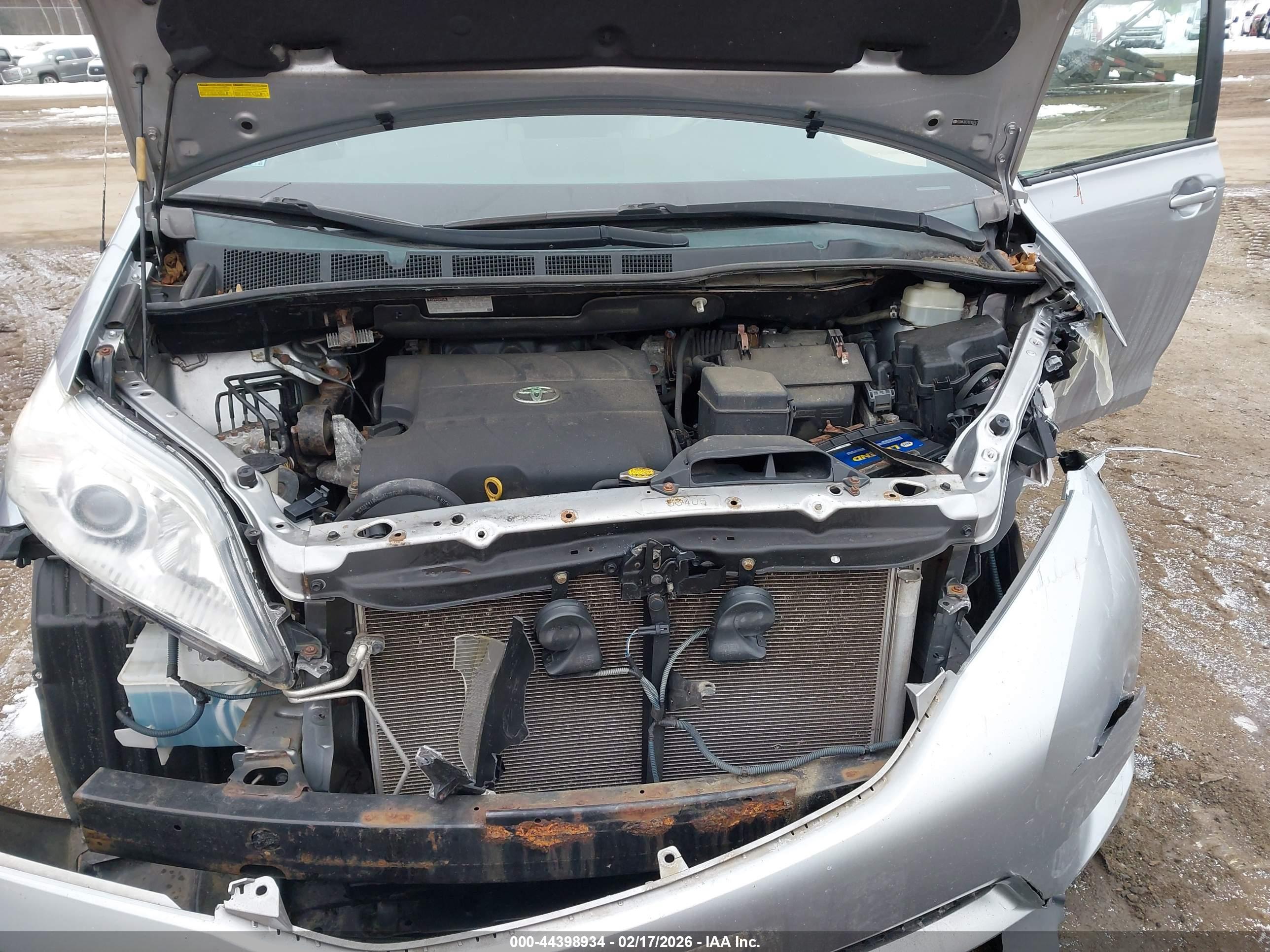 TOYOTA SIENNA image 10