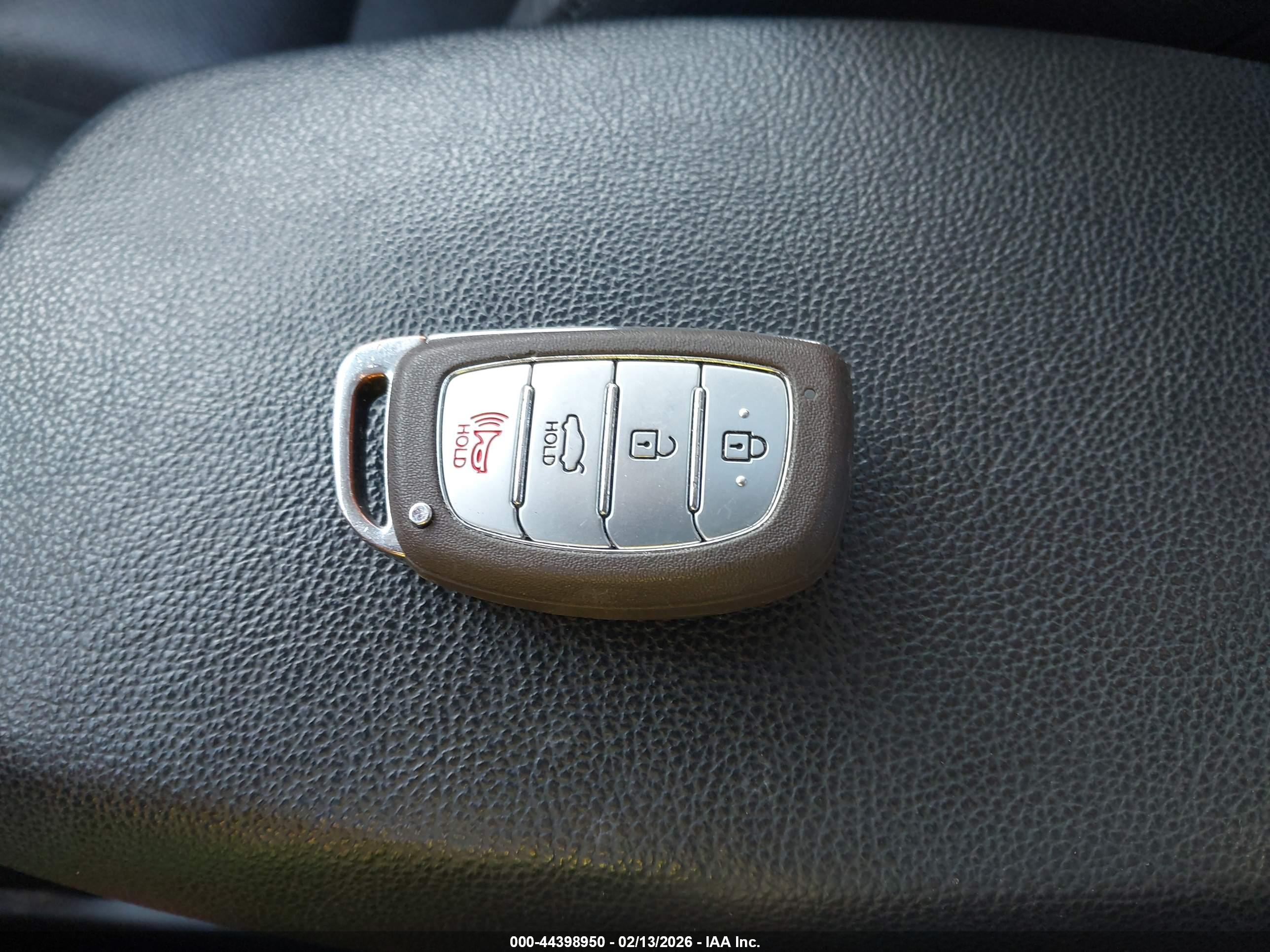 HYUNDAI ELANTRA image 11