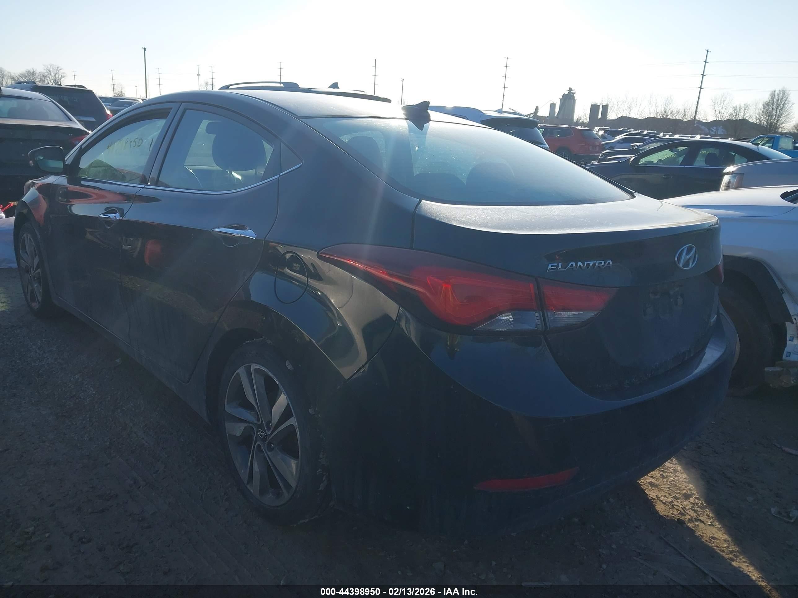 HYUNDAI ELANTRA image 3