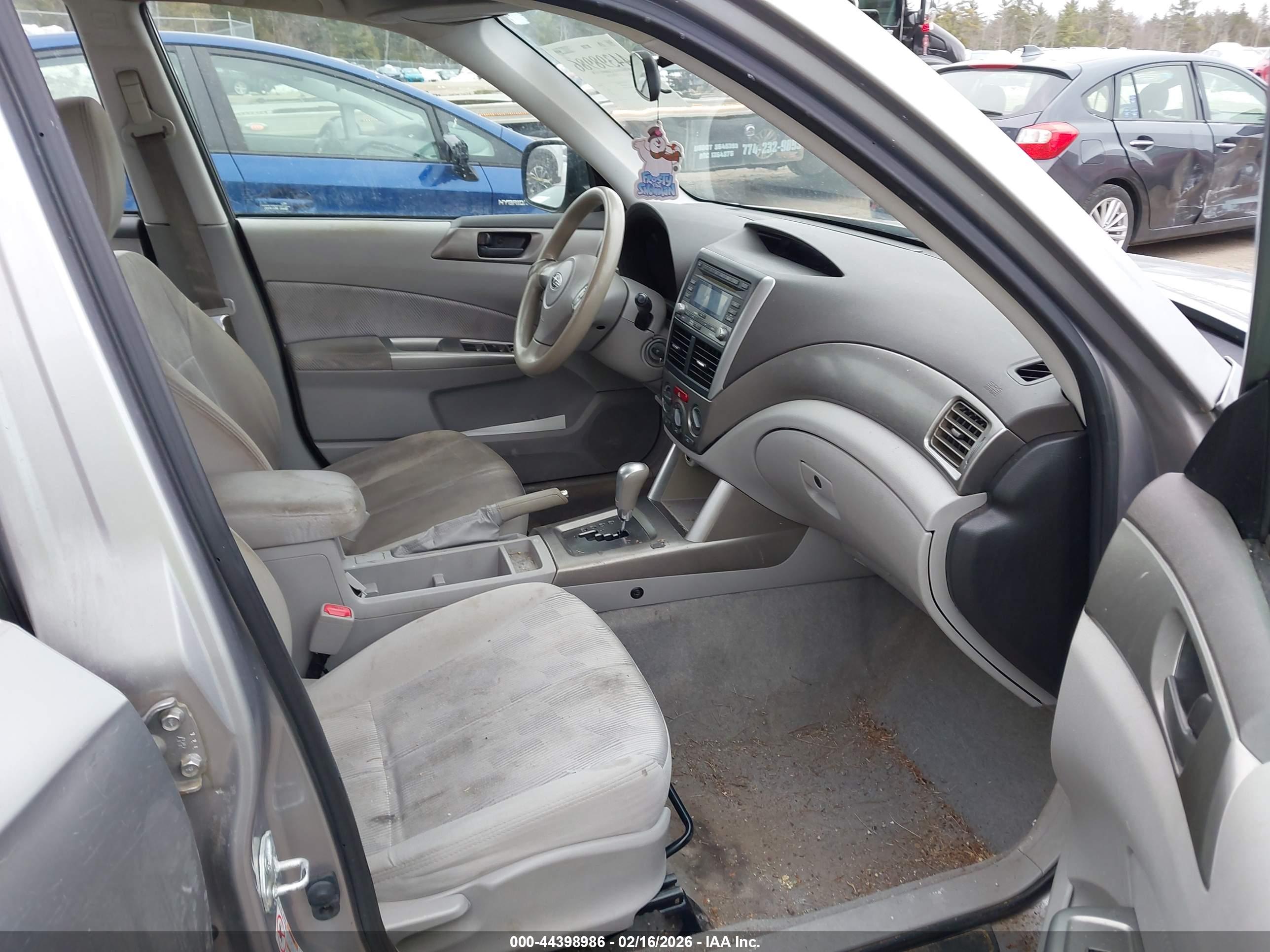 SUBARU FORESTER image 5
