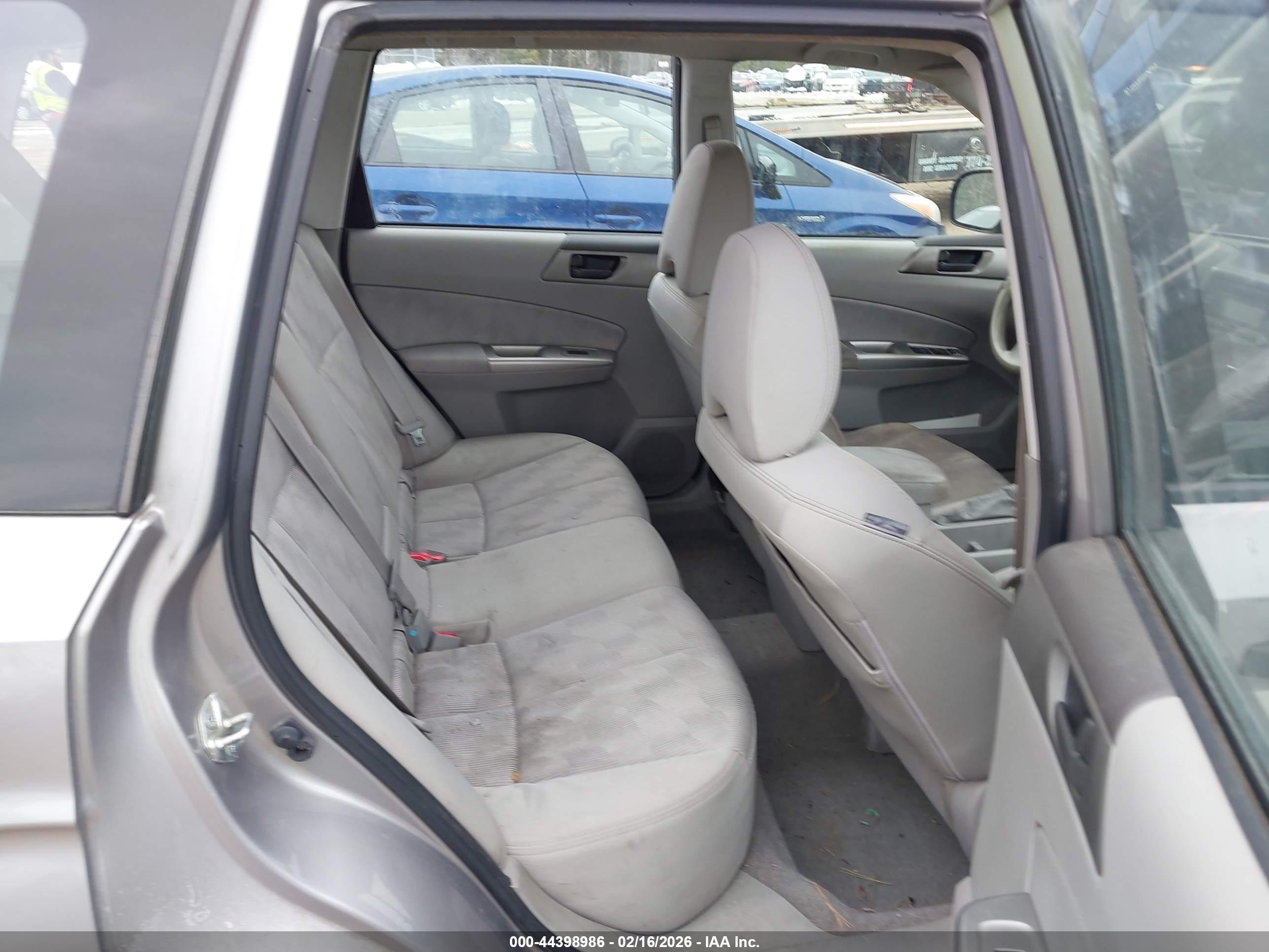 SUBARU FORESTER image 8