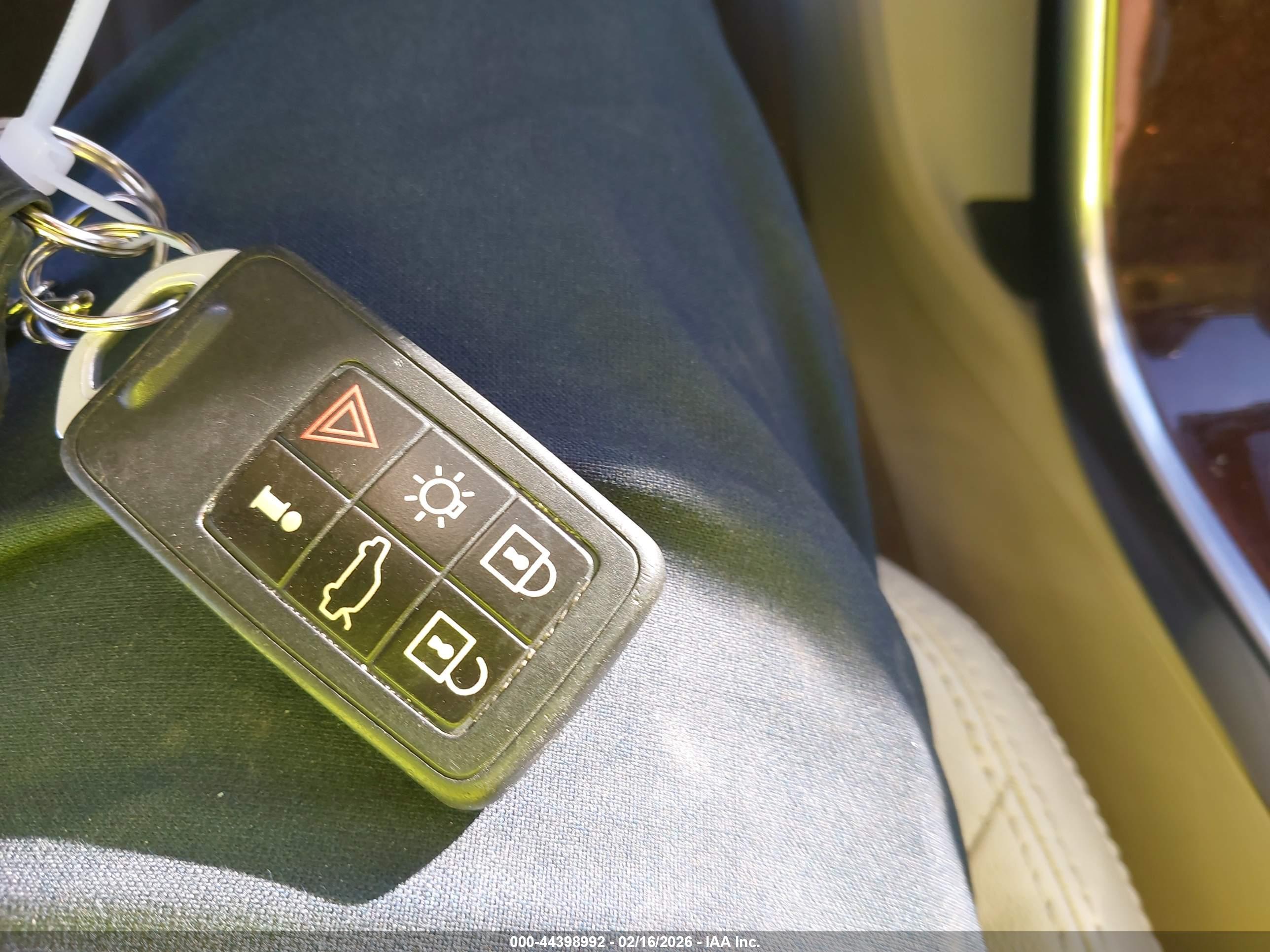 VOLVO XC60 image 11