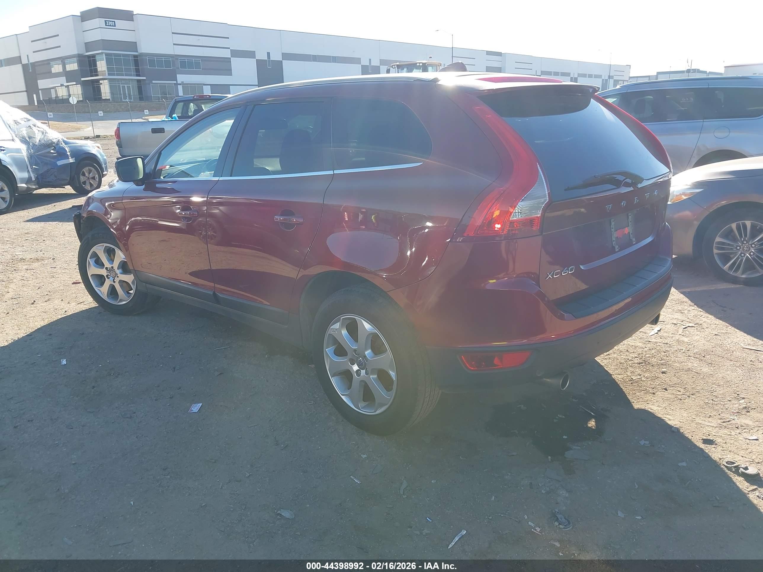 VOLVO XC60 image 3