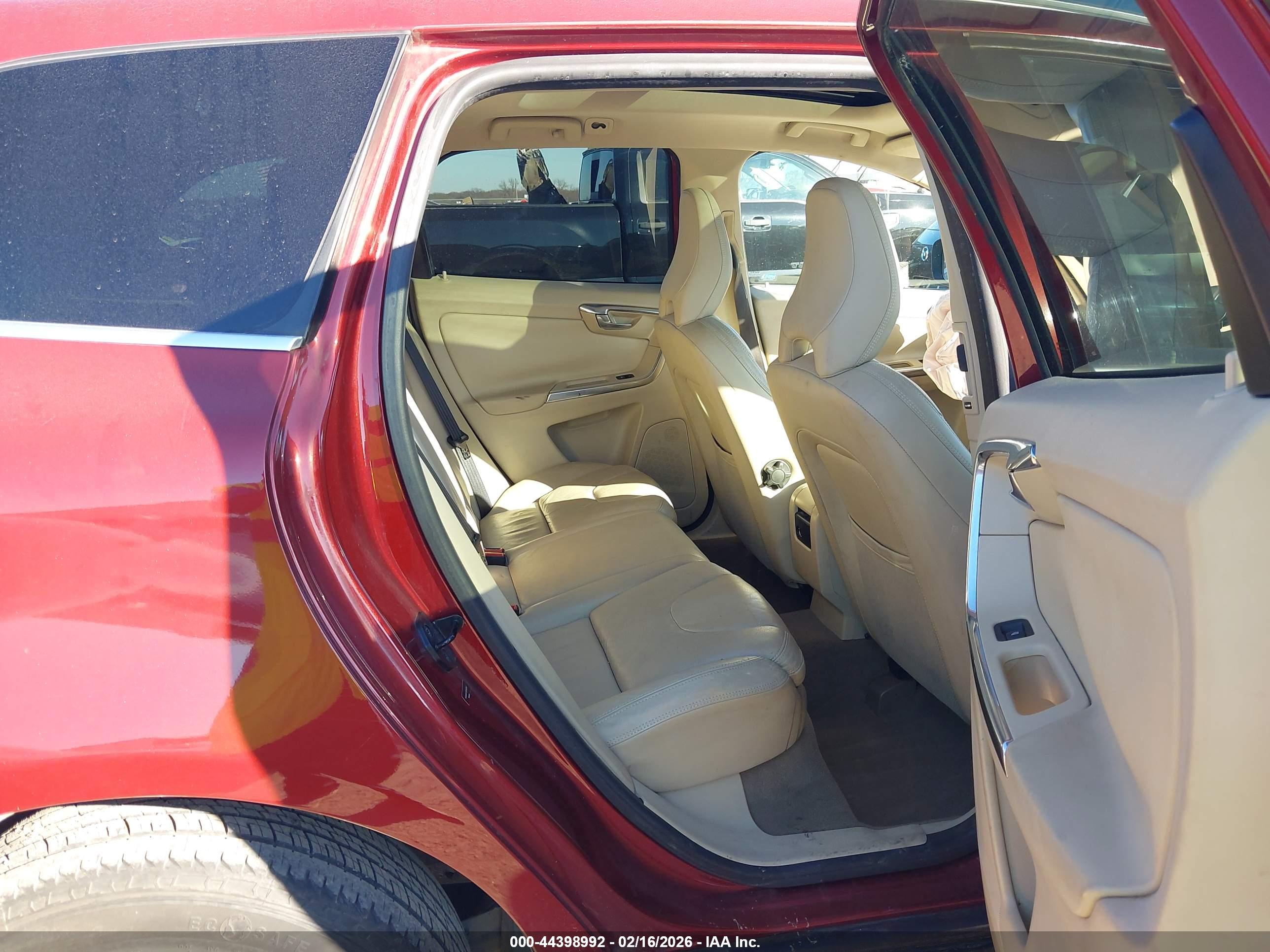 VOLVO XC60 image 8