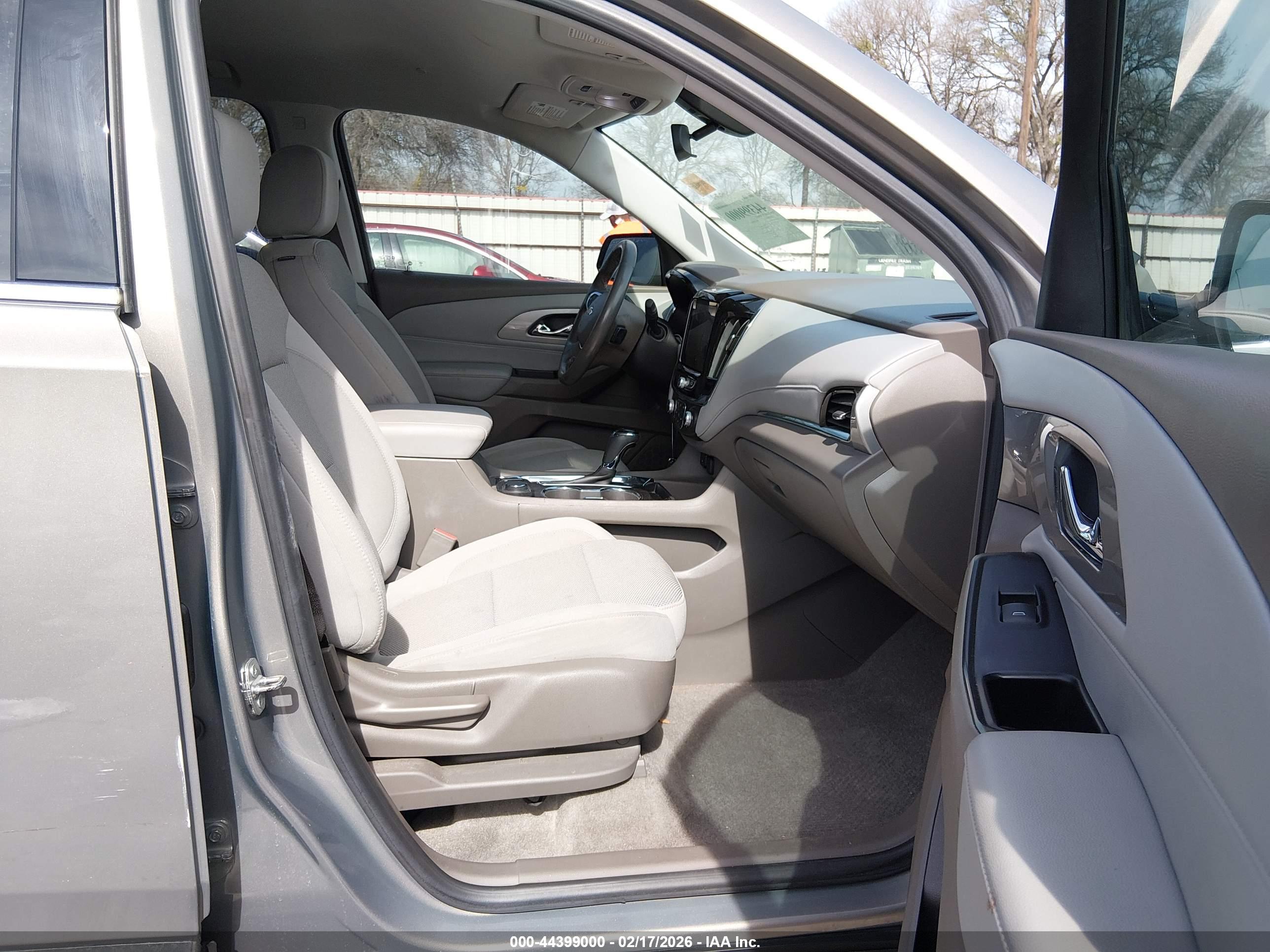 CHEVROLET TRAVERSE image 5