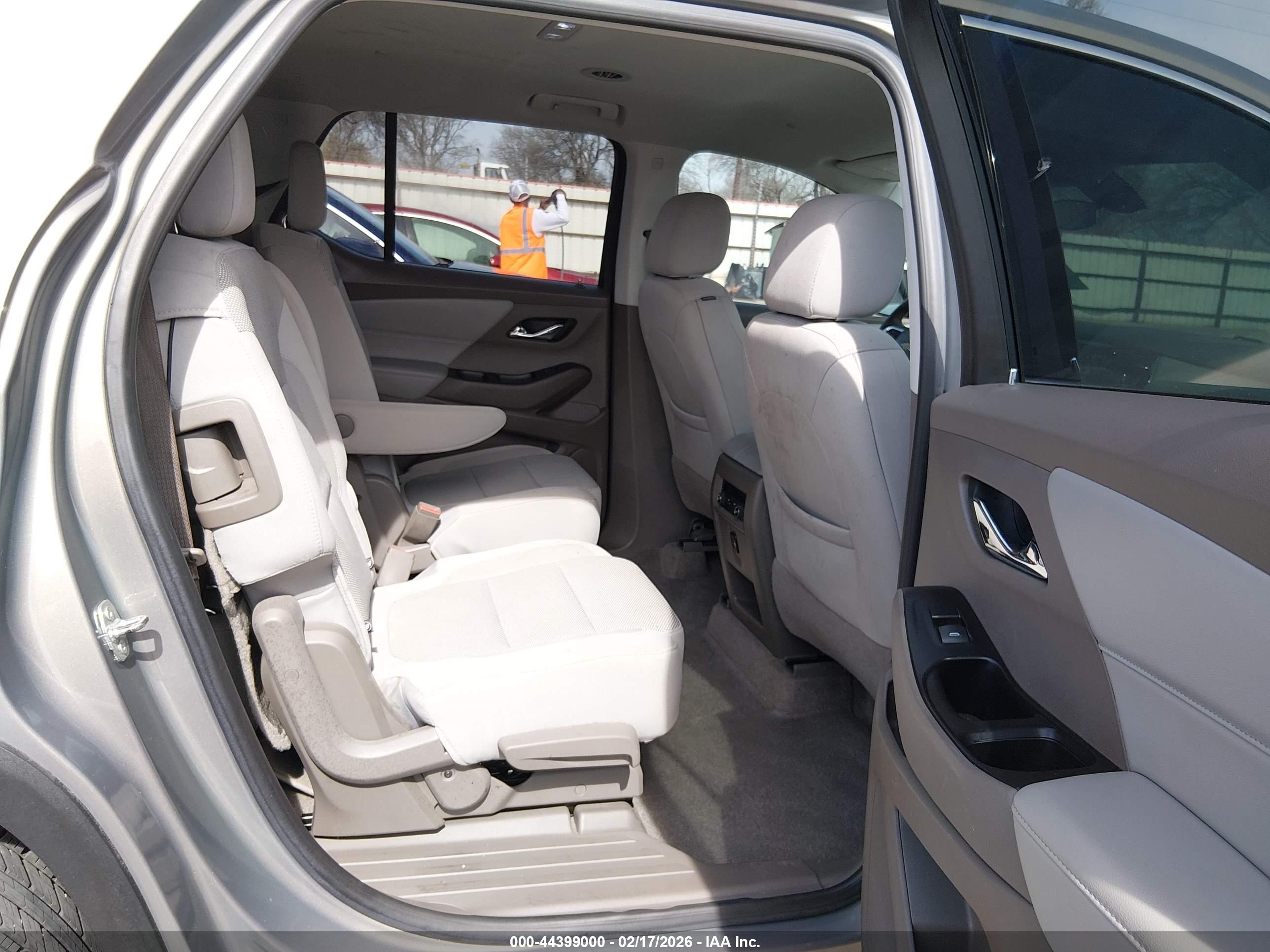 CHEVROLET TRAVERSE image 8