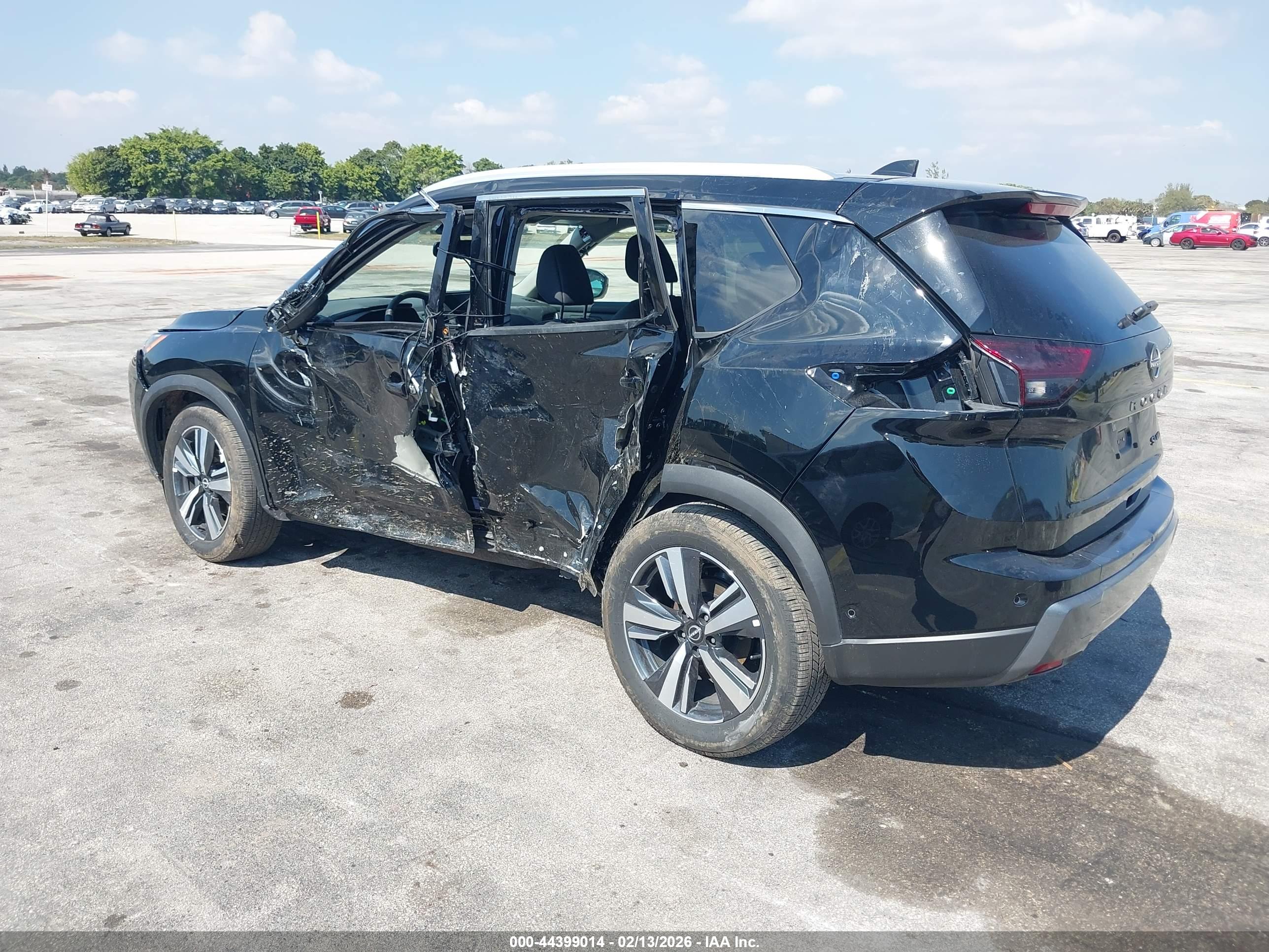 NISSAN ROGUE image 3