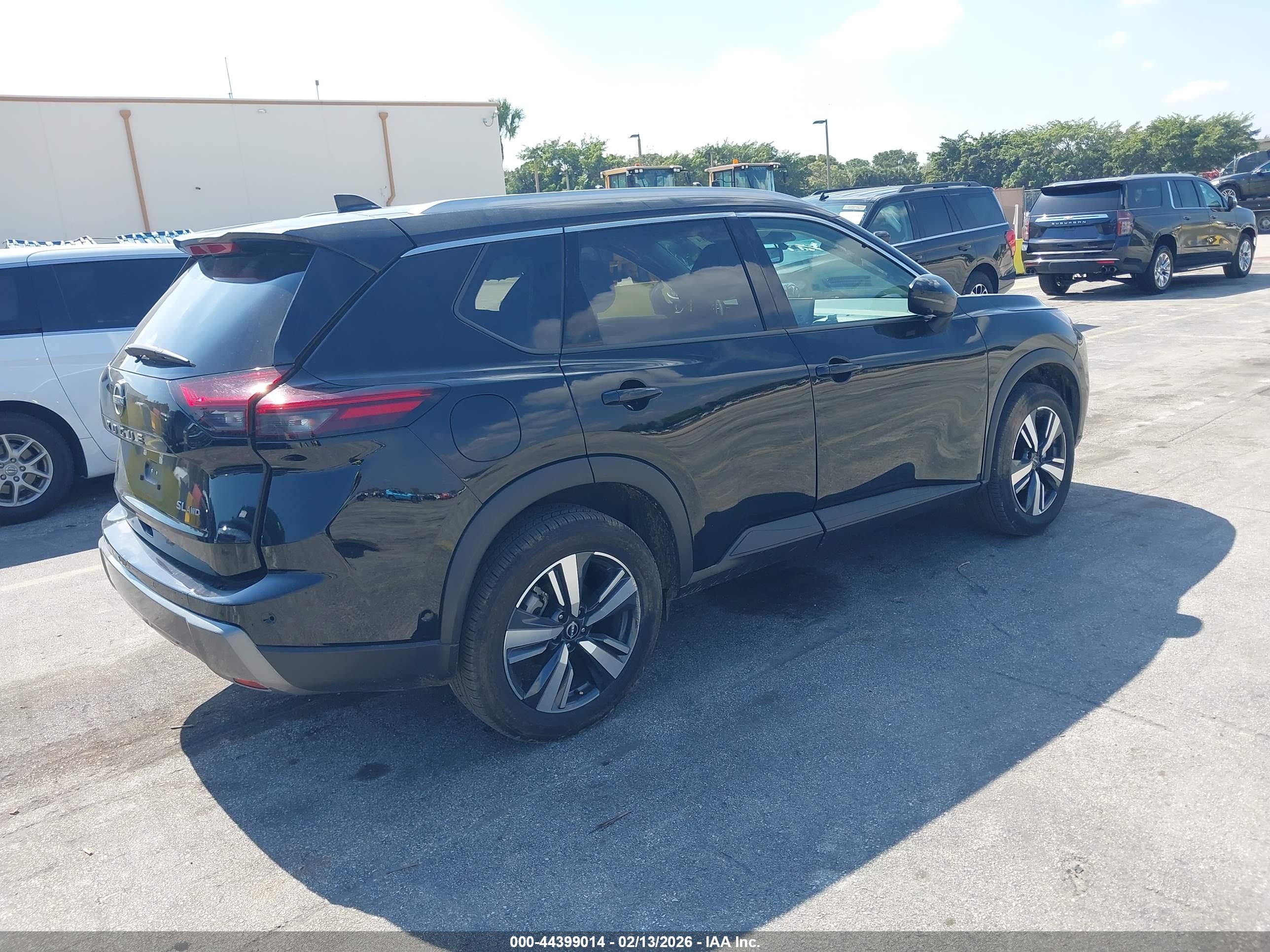 NISSAN ROGUE image 4