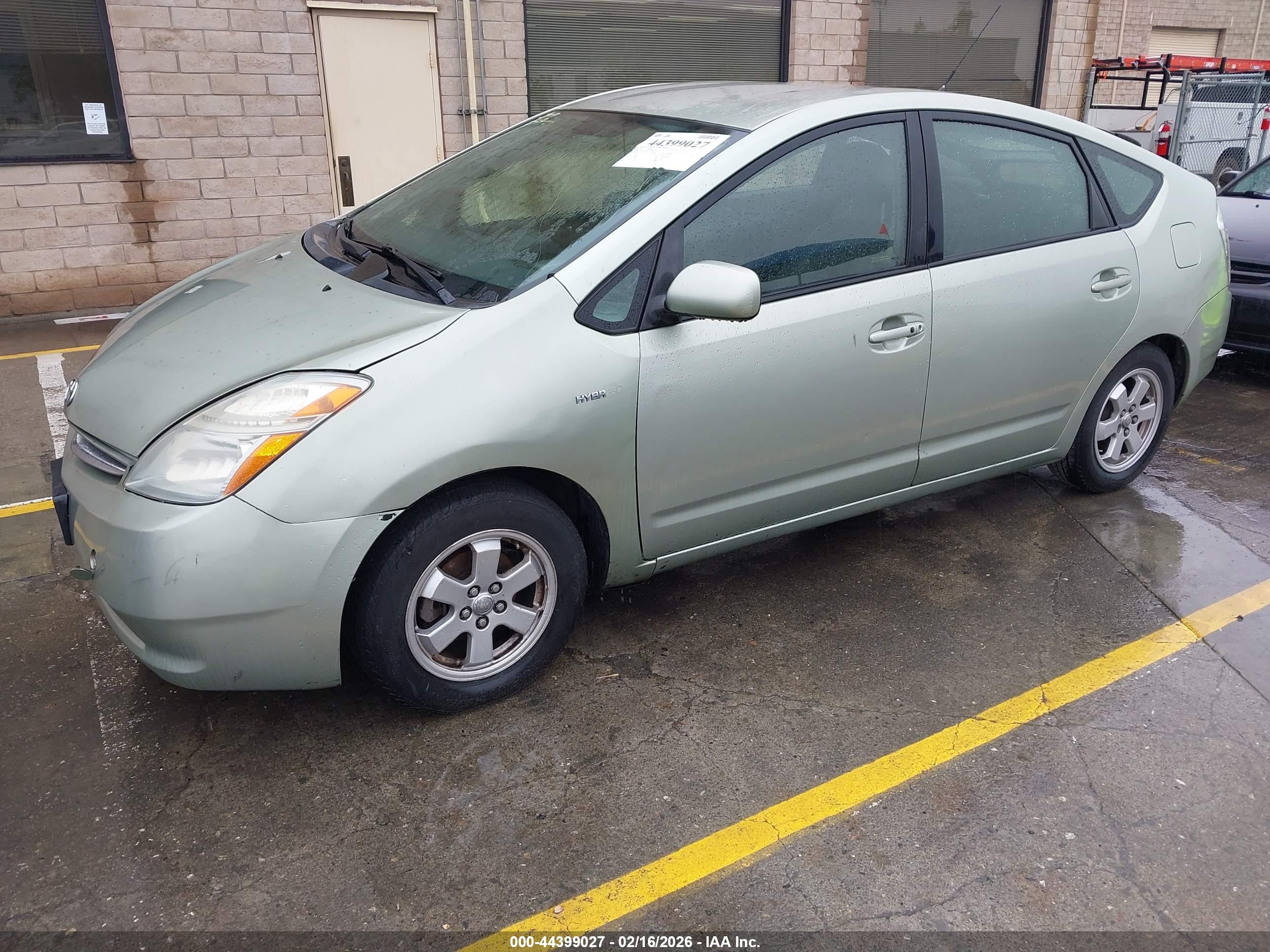 TOYOTA PRIUS image 2