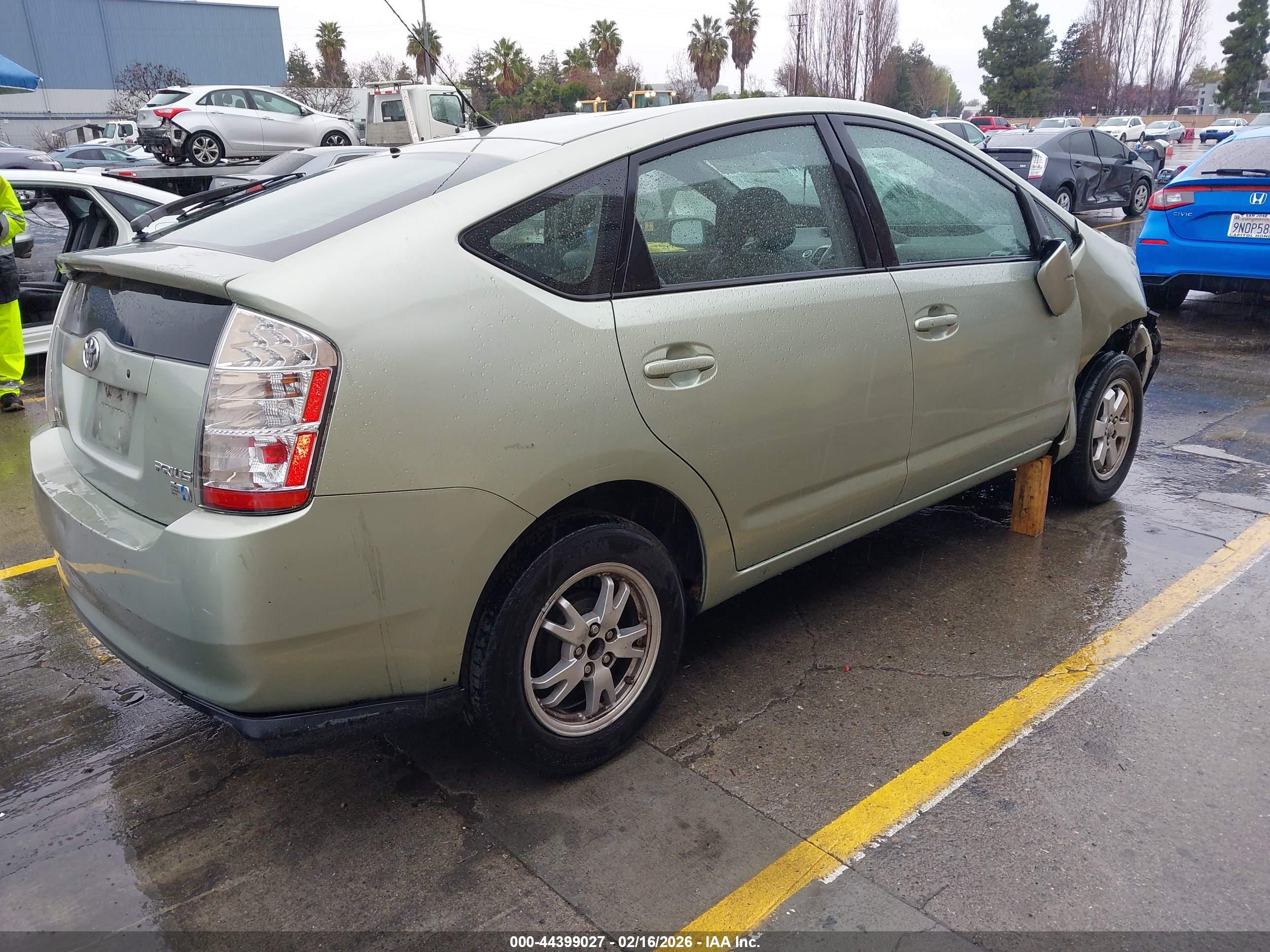 TOYOTA PRIUS image 4