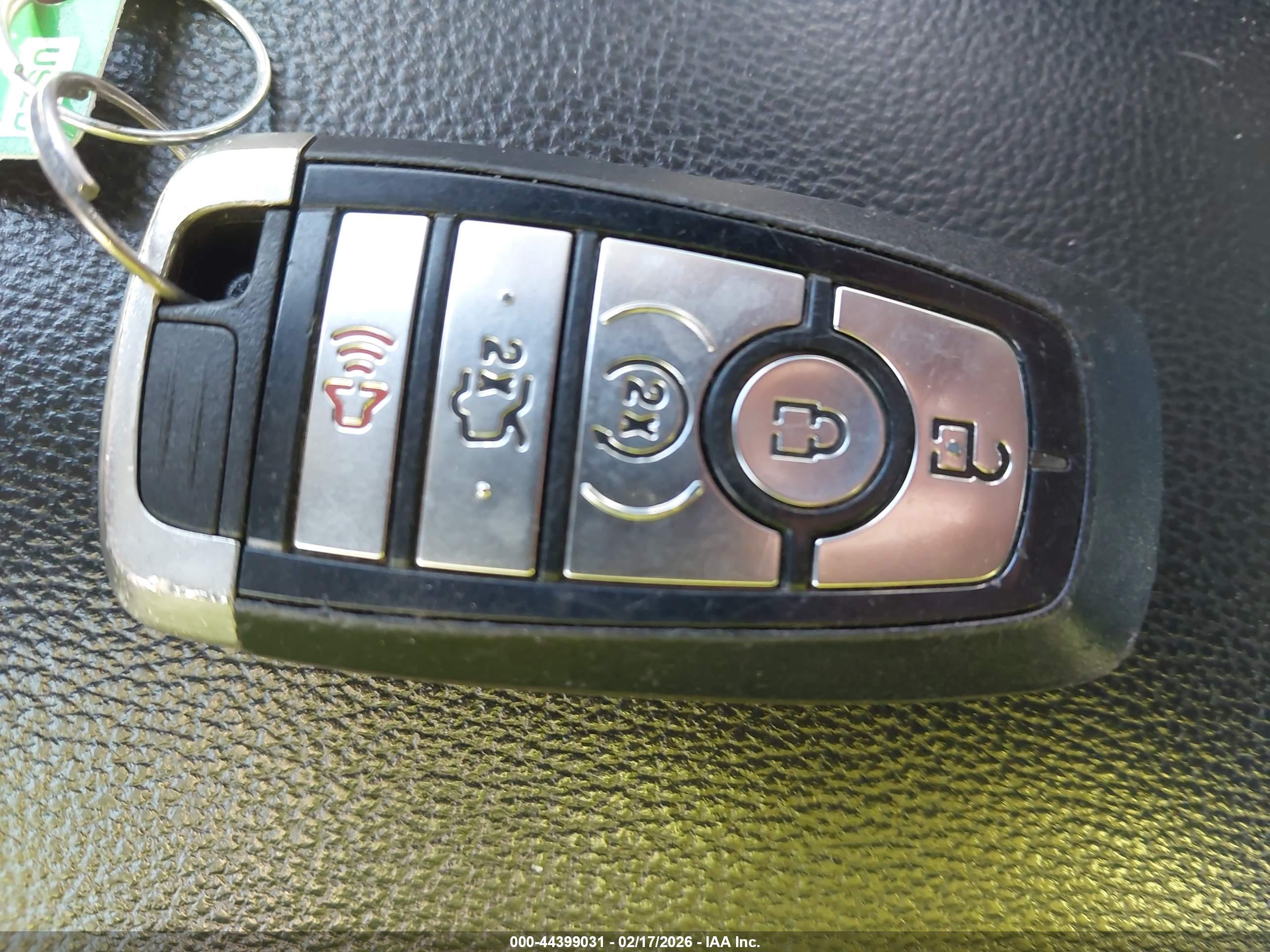 FORD FUSION image 11