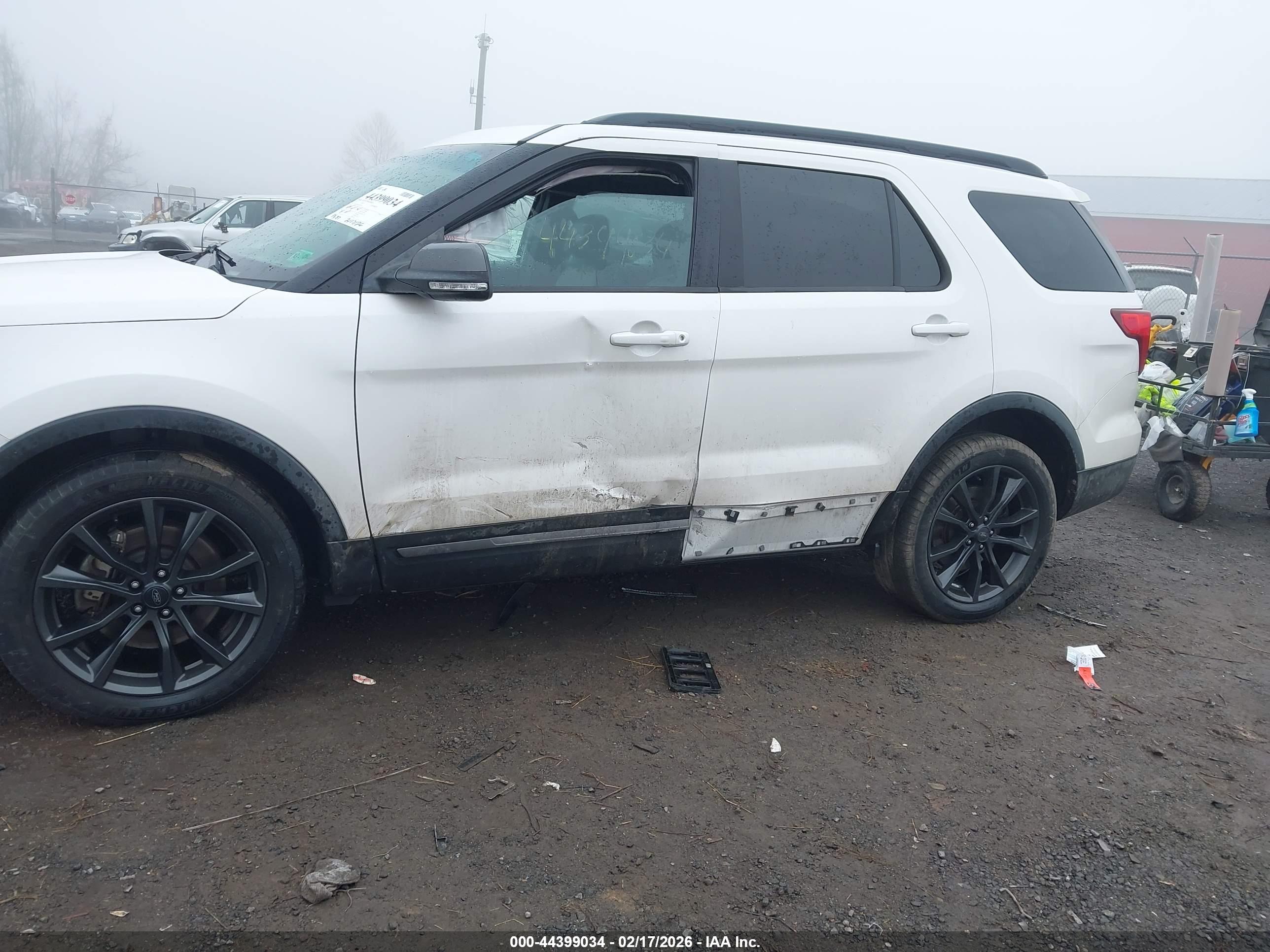 FORD EXPLORER image 6