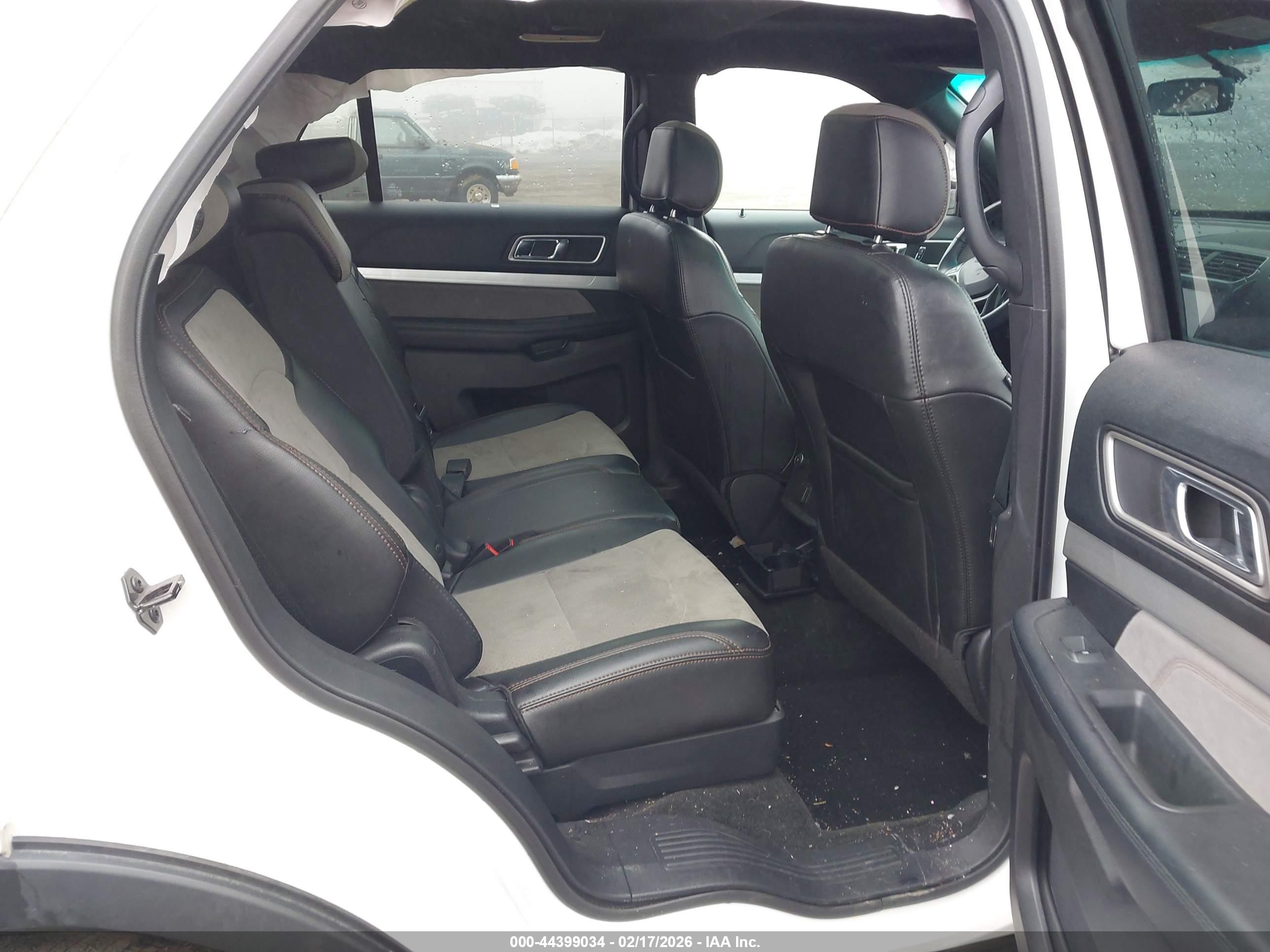 FORD EXPLORER image 8