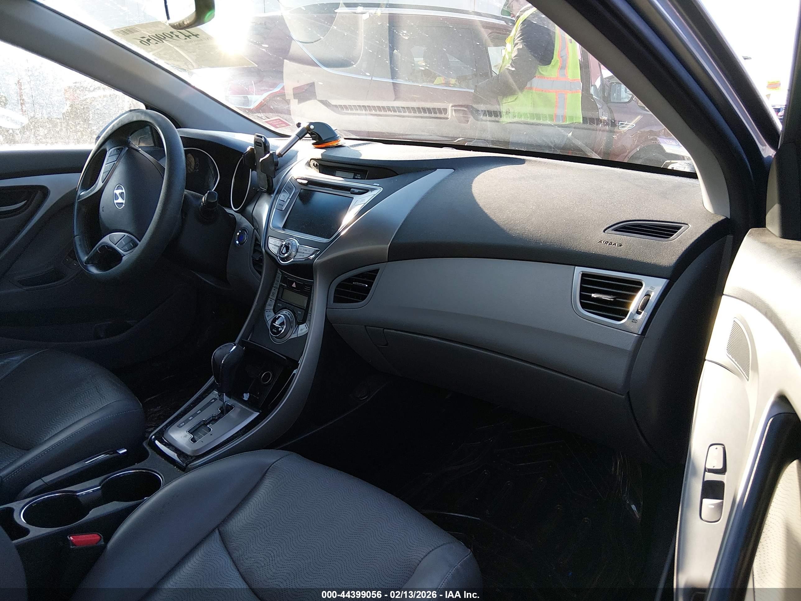 HYUNDAI ELANTRA image 5