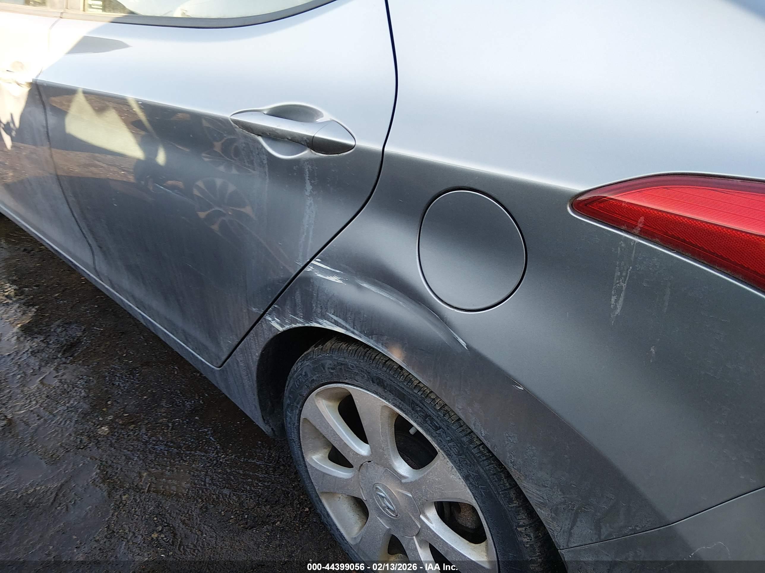 HYUNDAI ELANTRA image 6