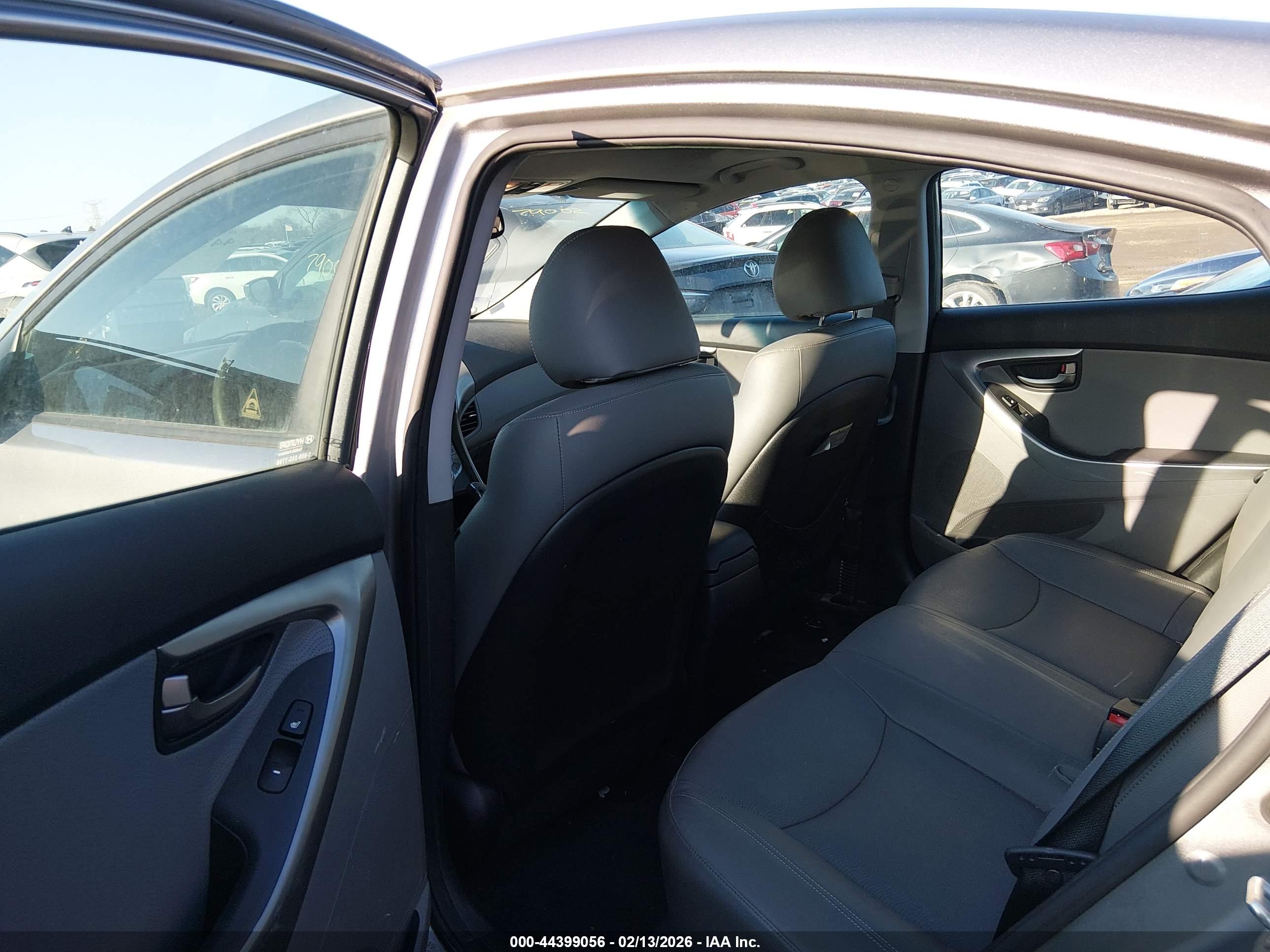 HYUNDAI ELANTRA image 8