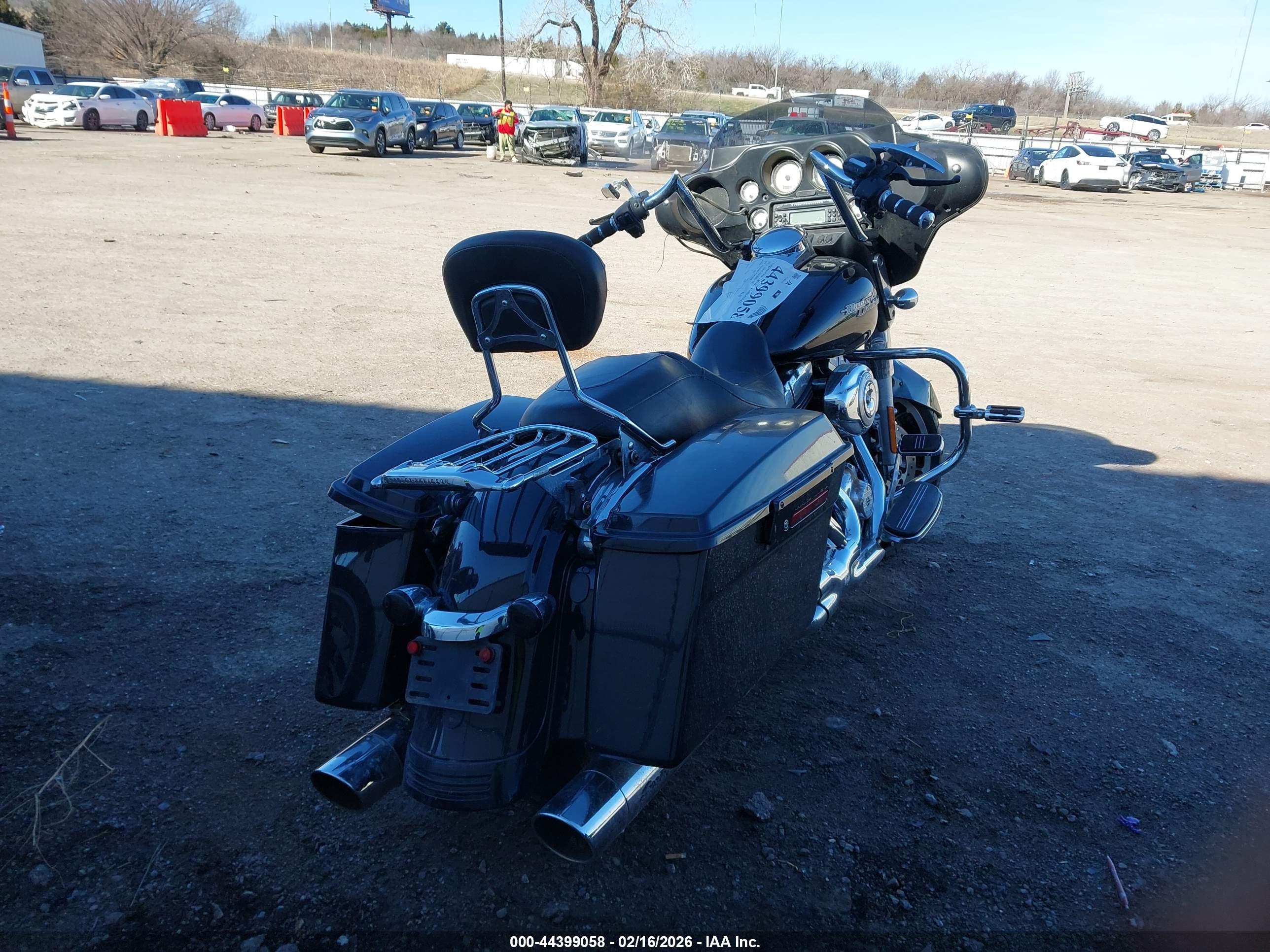 HARLEY-DAVIDSON FLHX image 4