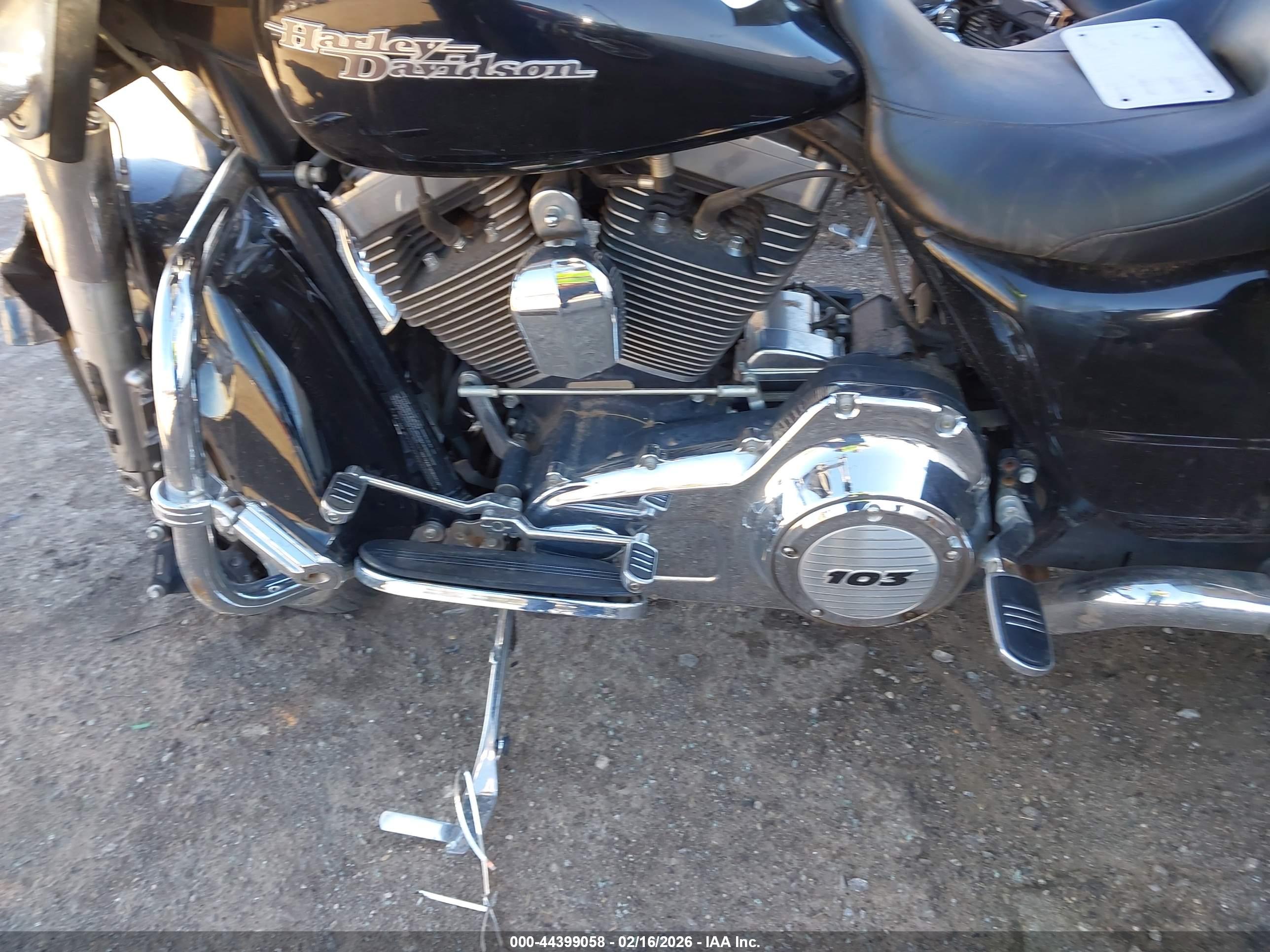 HARLEY-DAVIDSON FLHX image 9